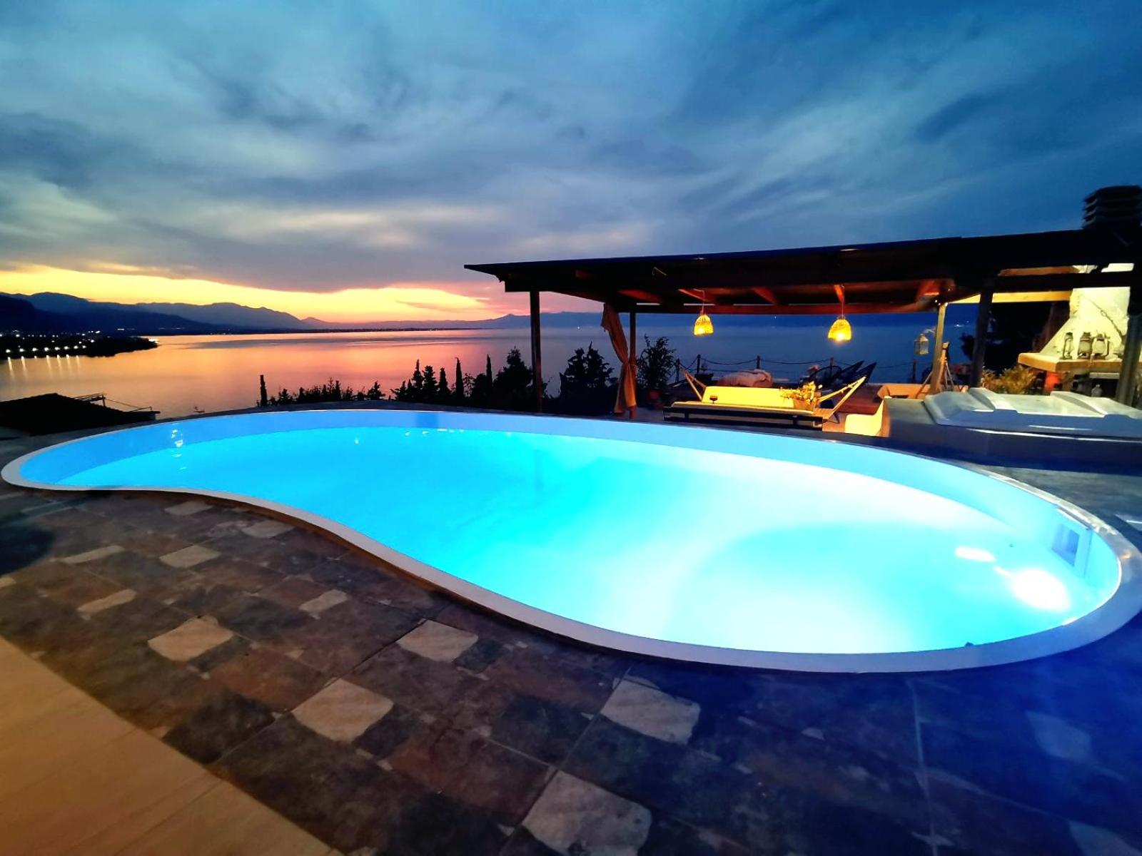 Villa with Private Pool - Photo 43