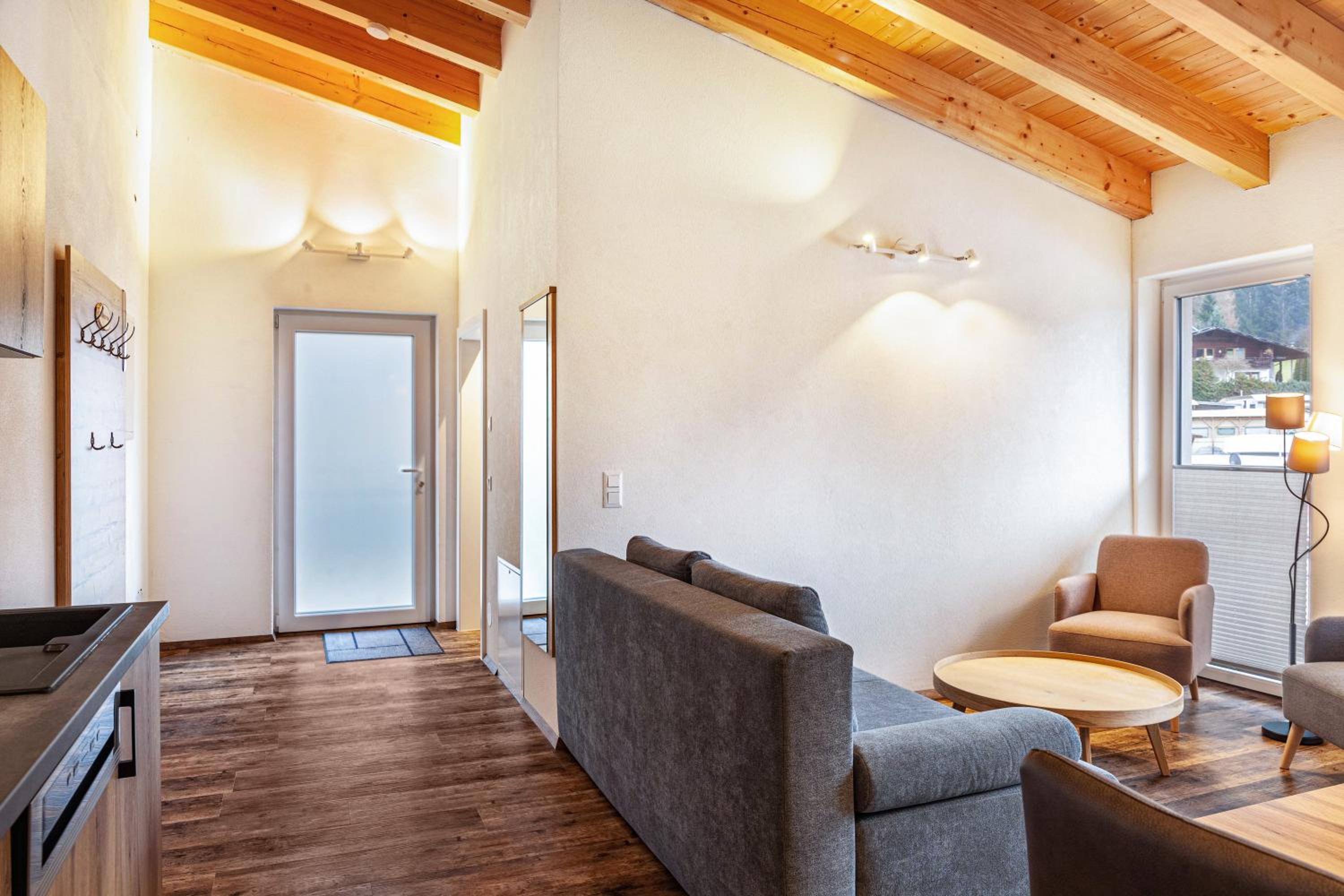 Two-Bedroom Deluxe Apartment with Garden View photo 2