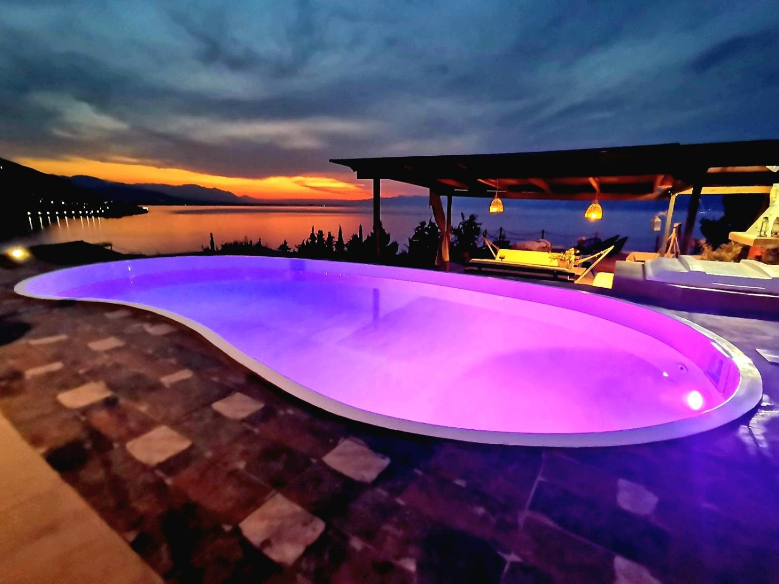 Villa with Private Pool - Photo 44