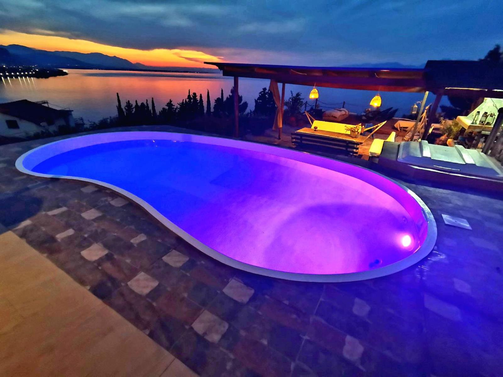 Villa with Private Pool - Photo 45