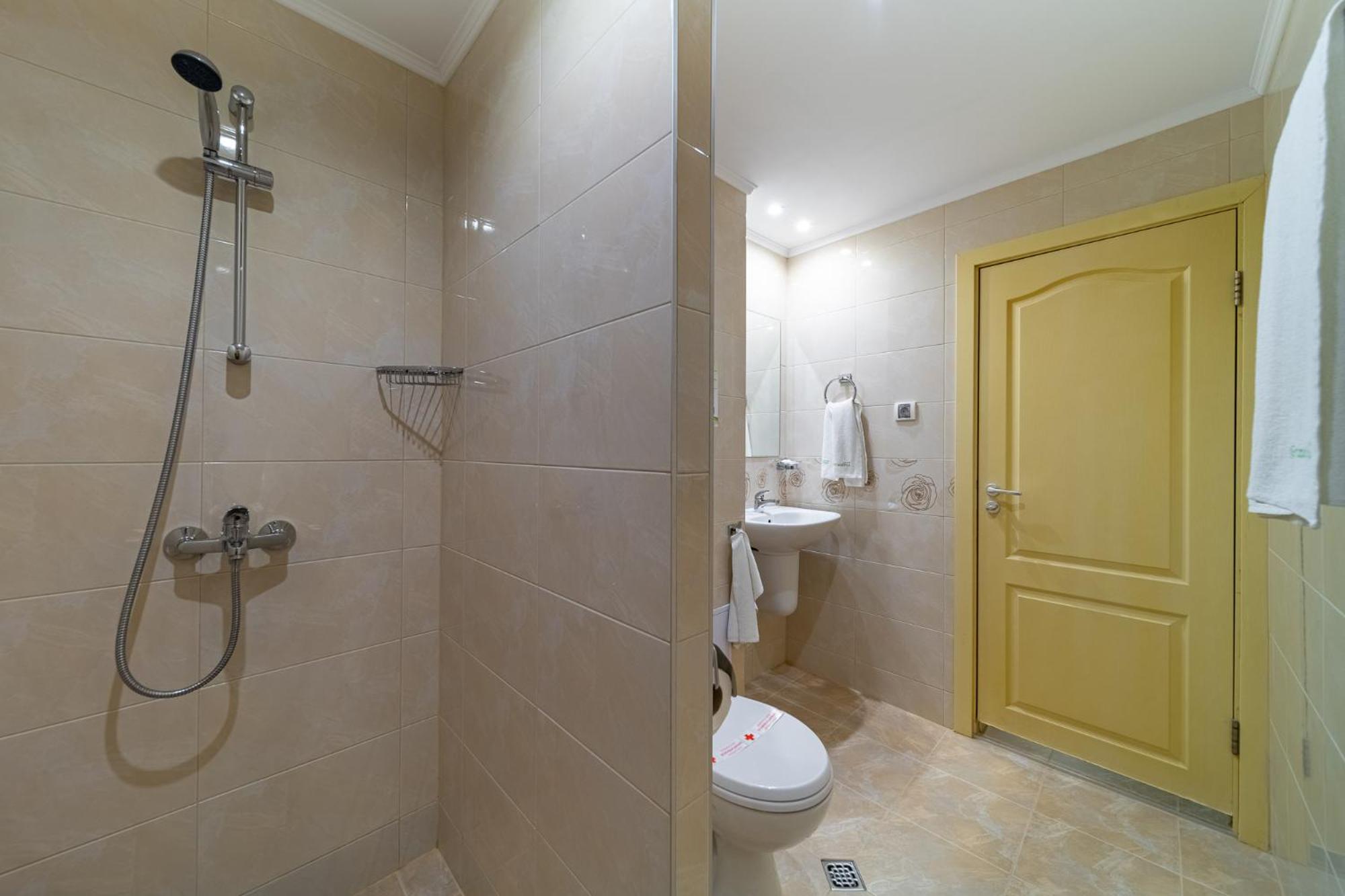 Double or Twin Room with Balcony photo 2