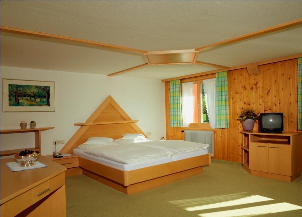 Family Room (2 Adults + 2 Children)