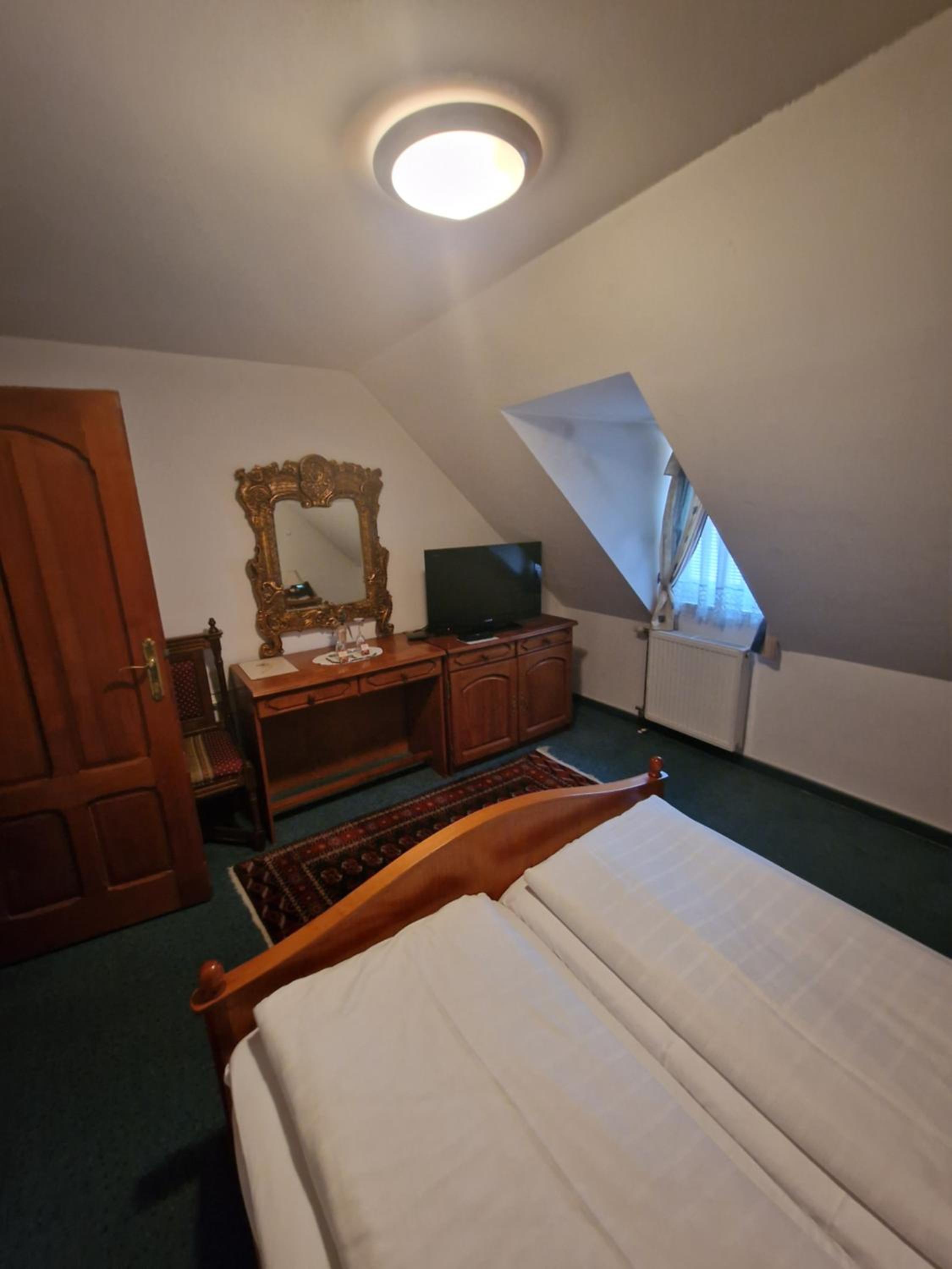 Deluxe Double Room with Bath photo 1