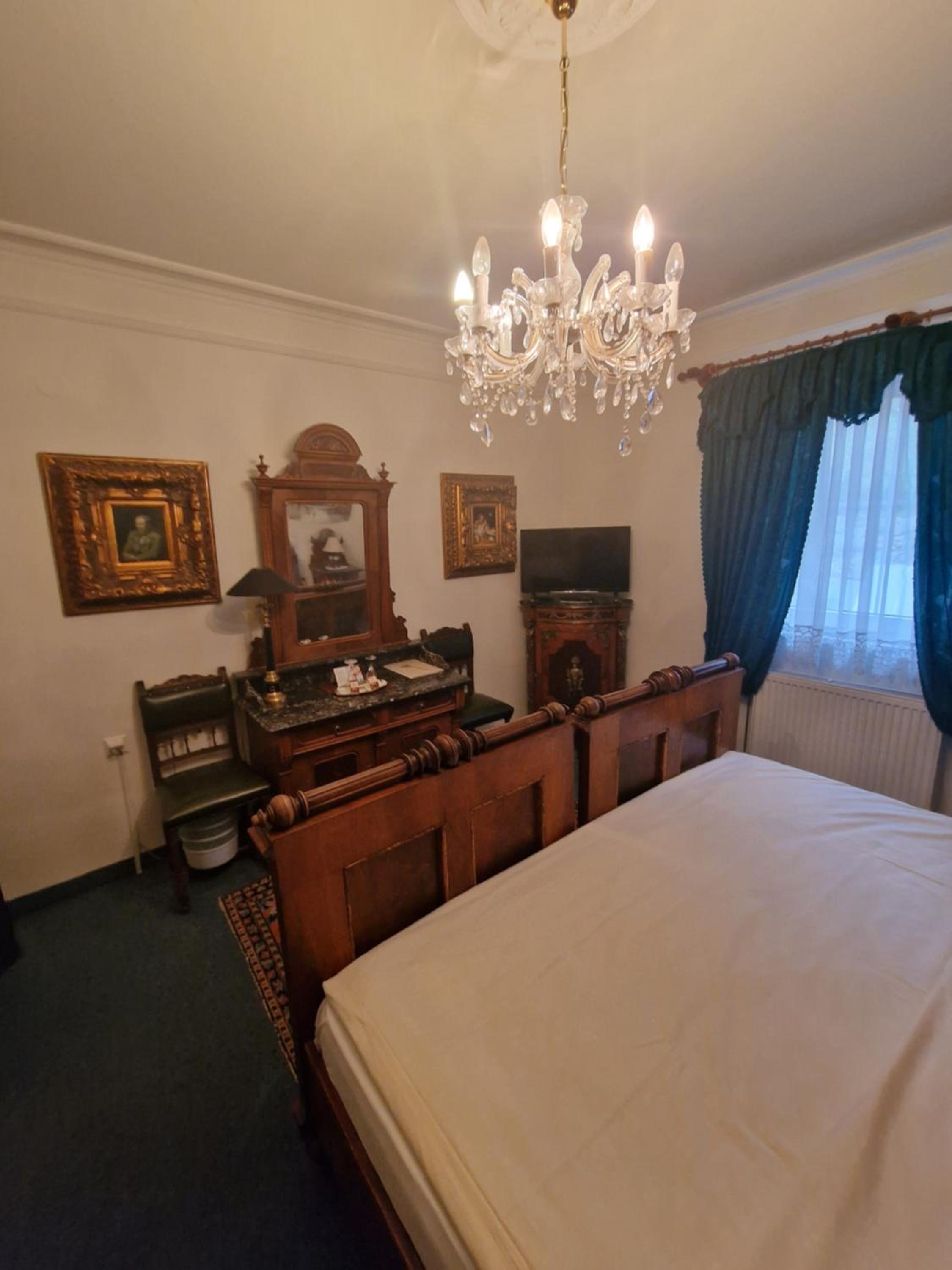 Deluxe Double Room with Bath photo 3