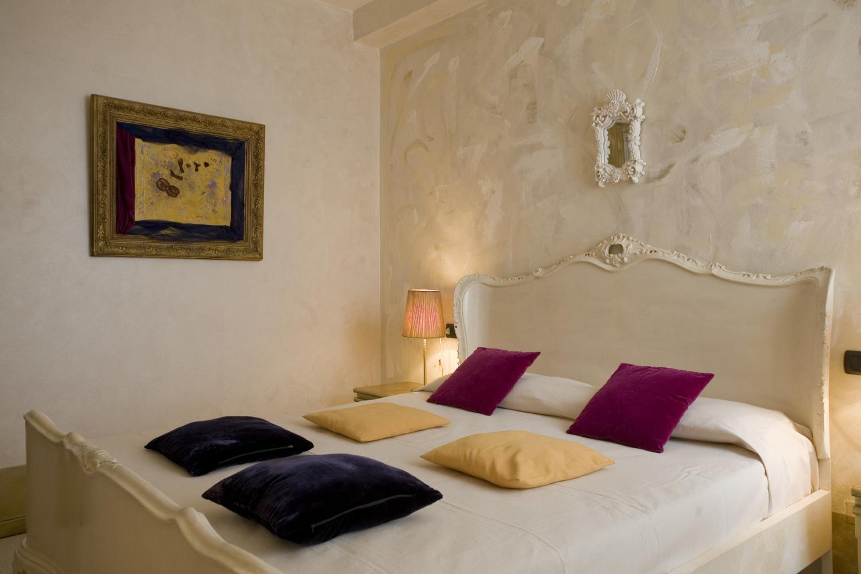 Double Room - Photo 9
