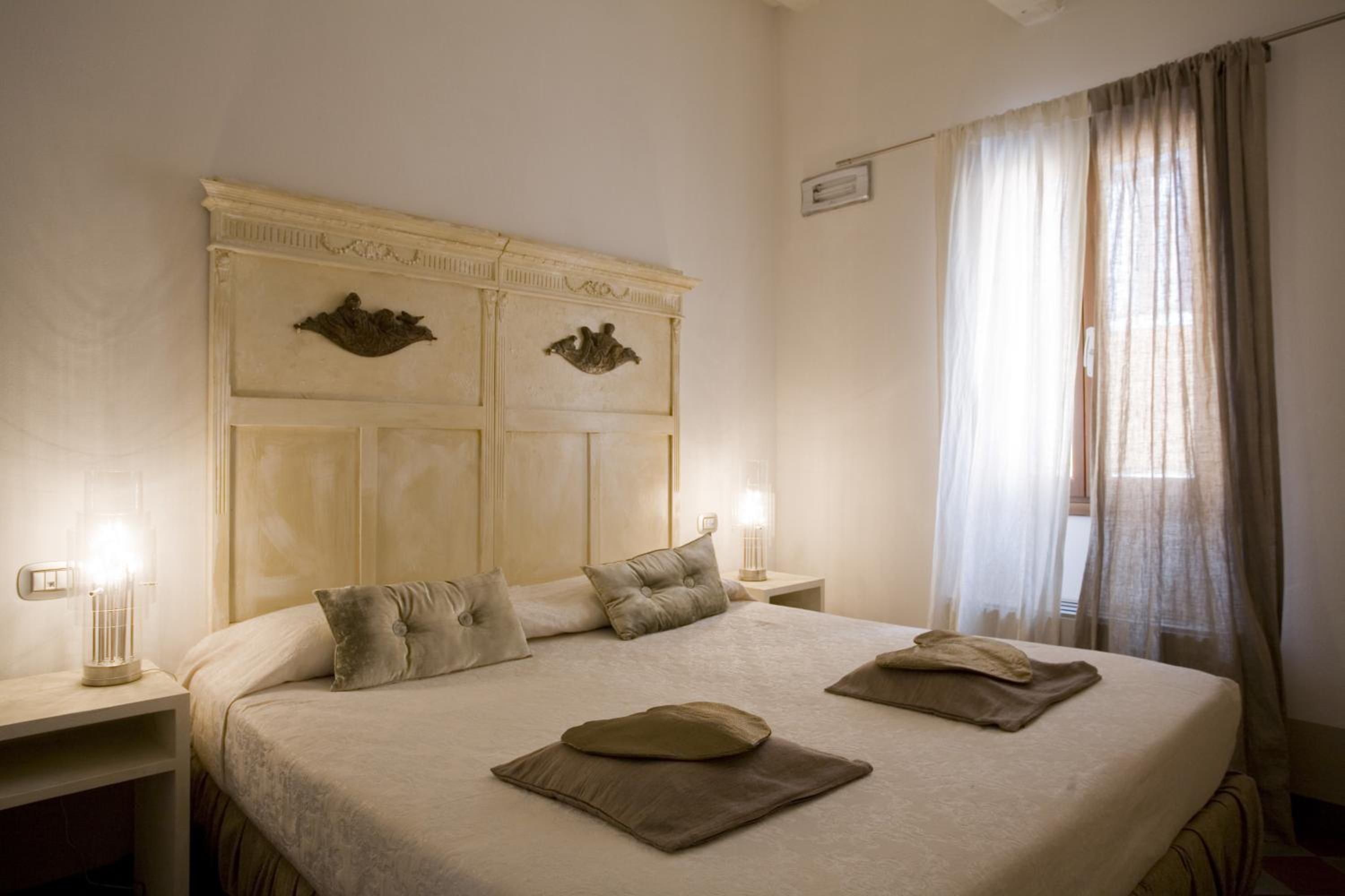 Double Room - Photo 4
