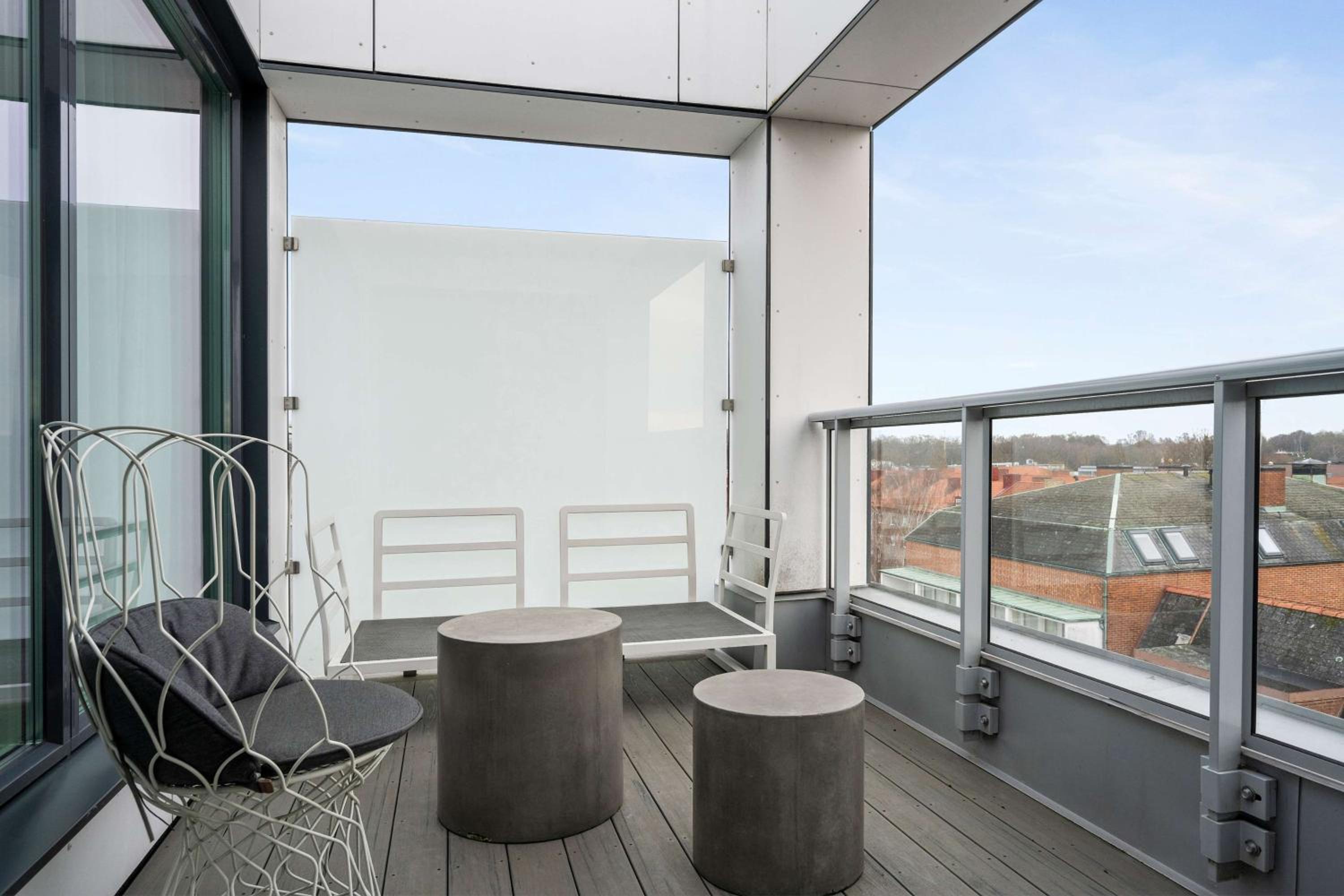 Suite with King Bed and Terrace - Non-Smoking - Photo 6