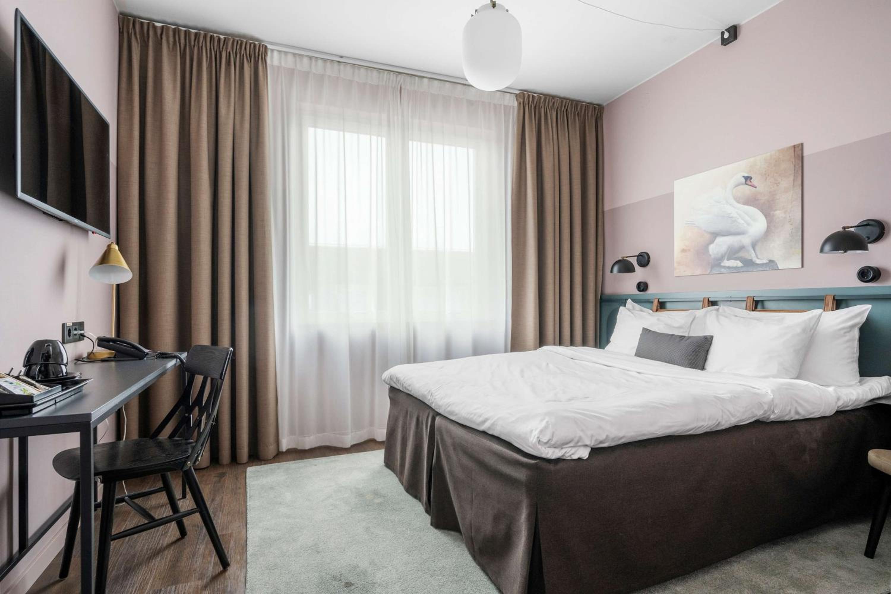 Superior King Room with King Bed - Non-Smoking - Photo 1