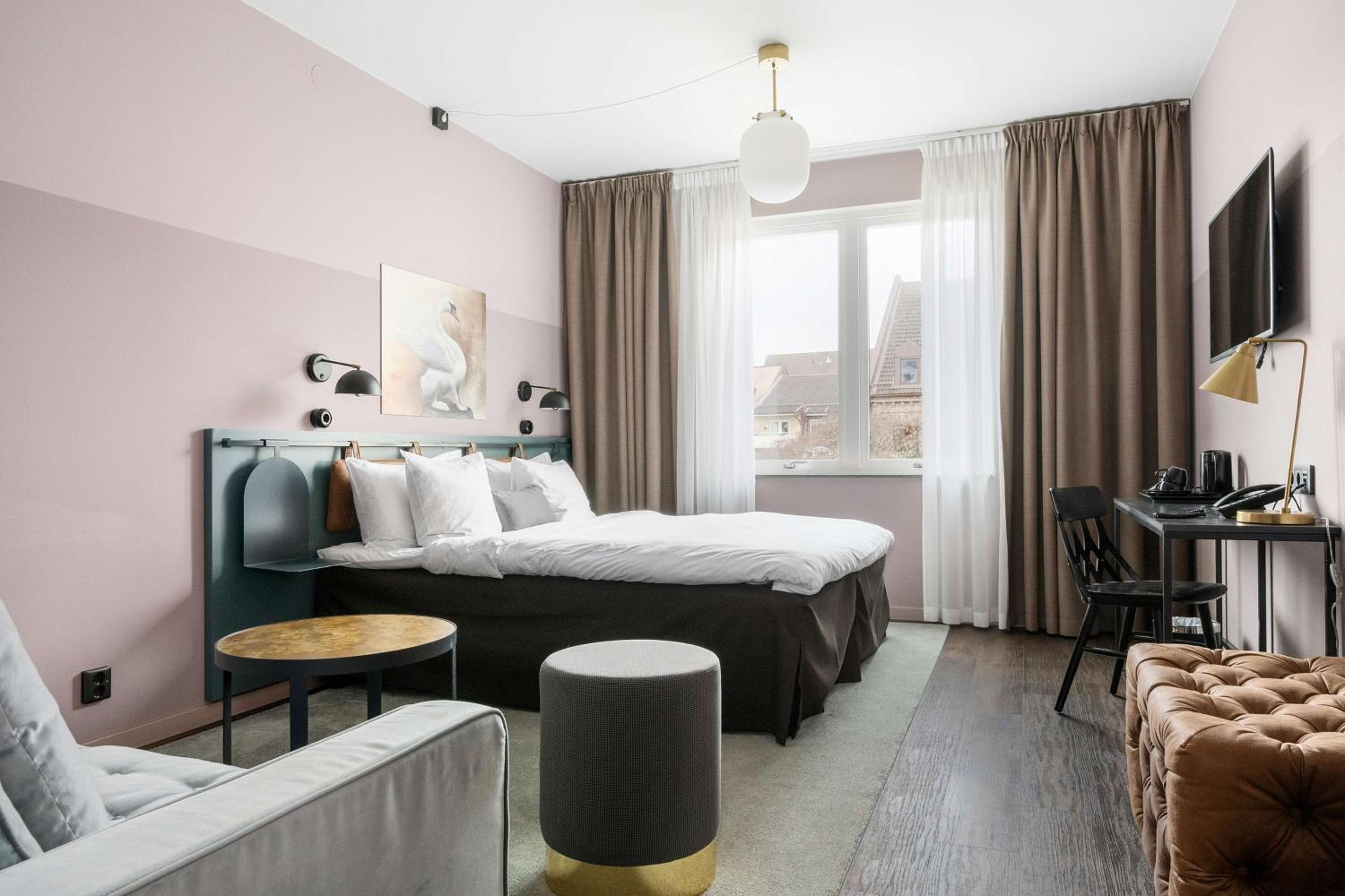 Family Room with Queen Bed and Sofa Bed - Non-Smoking - Photo 1