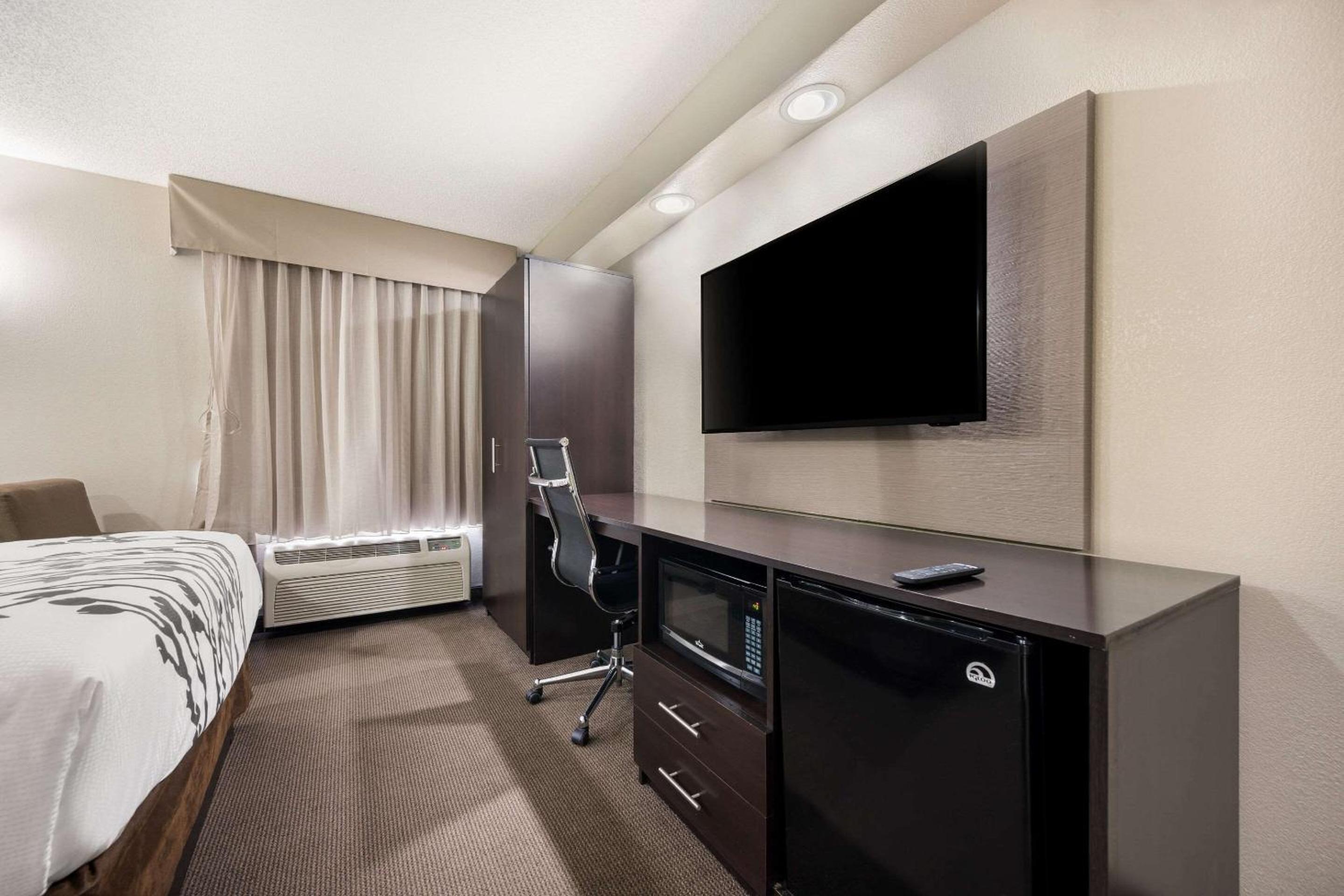 King Room - Non-Smoking - Photo 3
