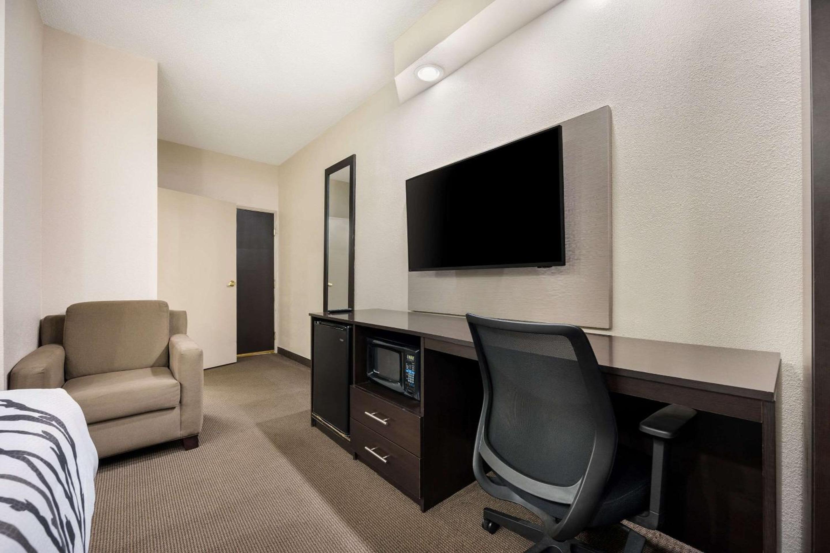 Queen Room - Disability Access/Non-Smoking - Photo 6