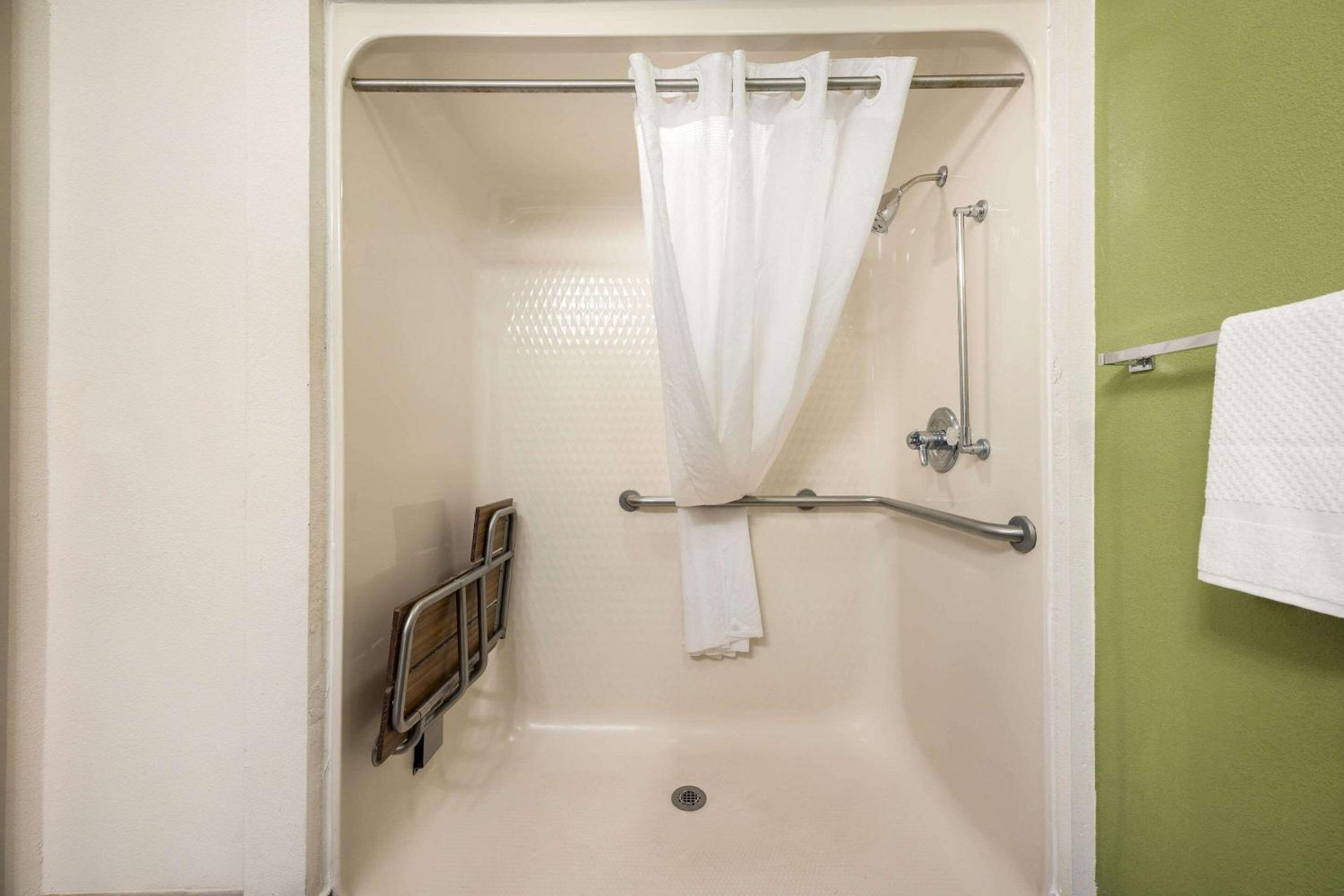 Queen Room - Disability Access/Non-Smoking - Photo 3