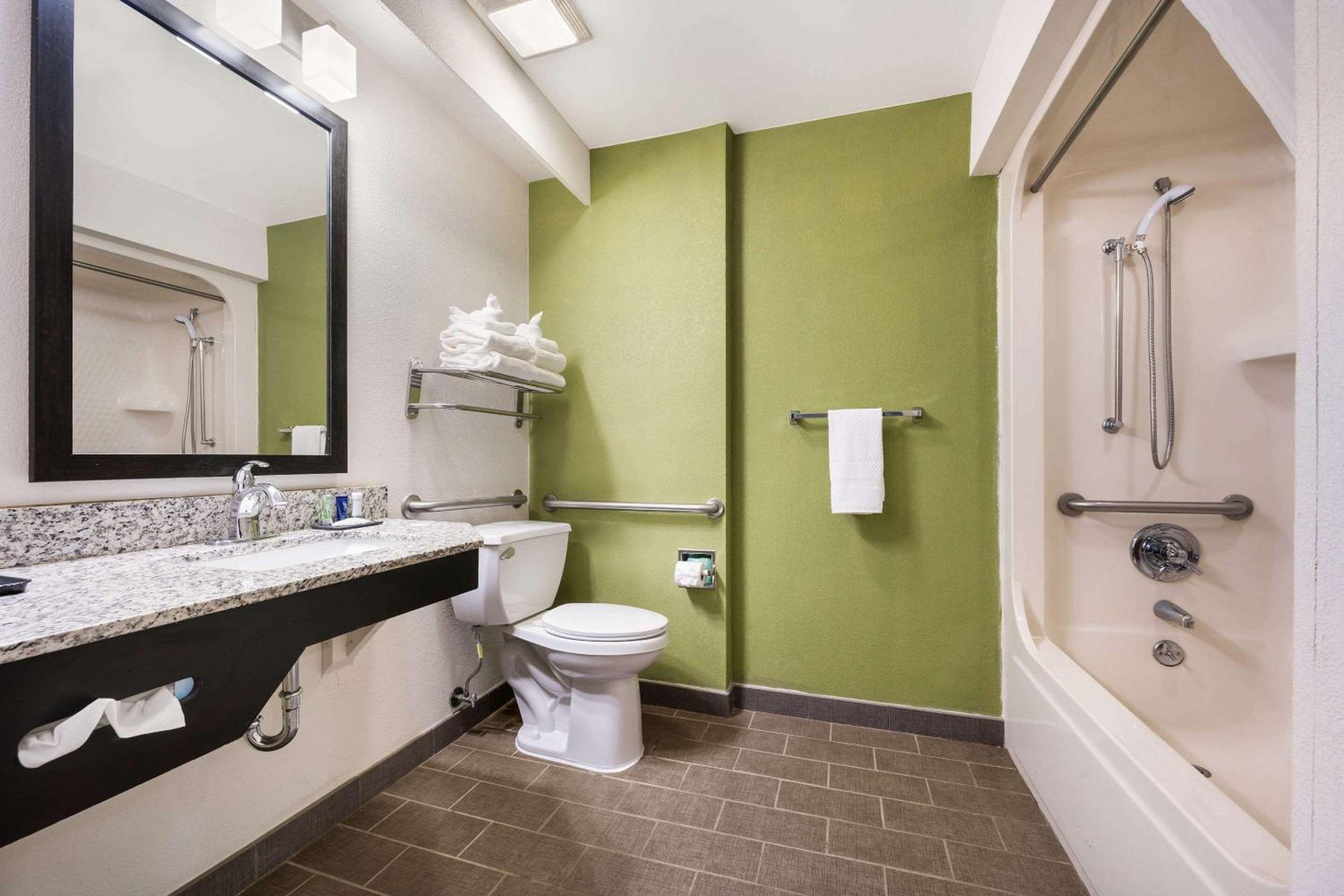 Queen Room - Disability Access/Non-Smoking - Photo 5