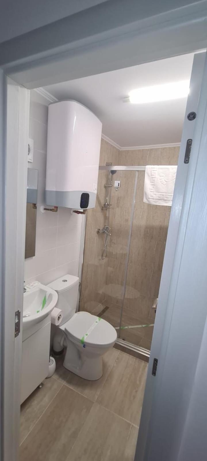 Double Room with Private Bathroom - Photo 19