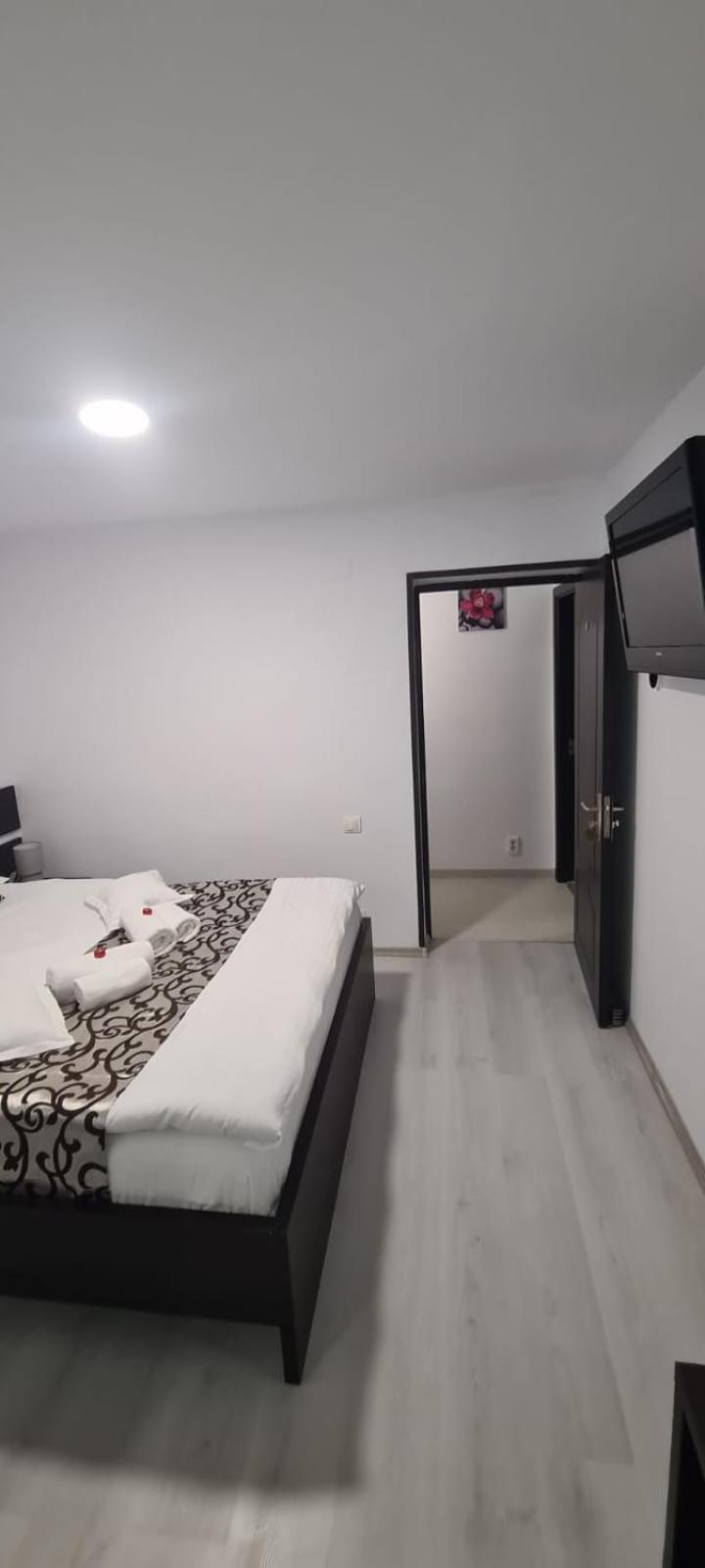 Double Room with Private Bathroom - Photo 20