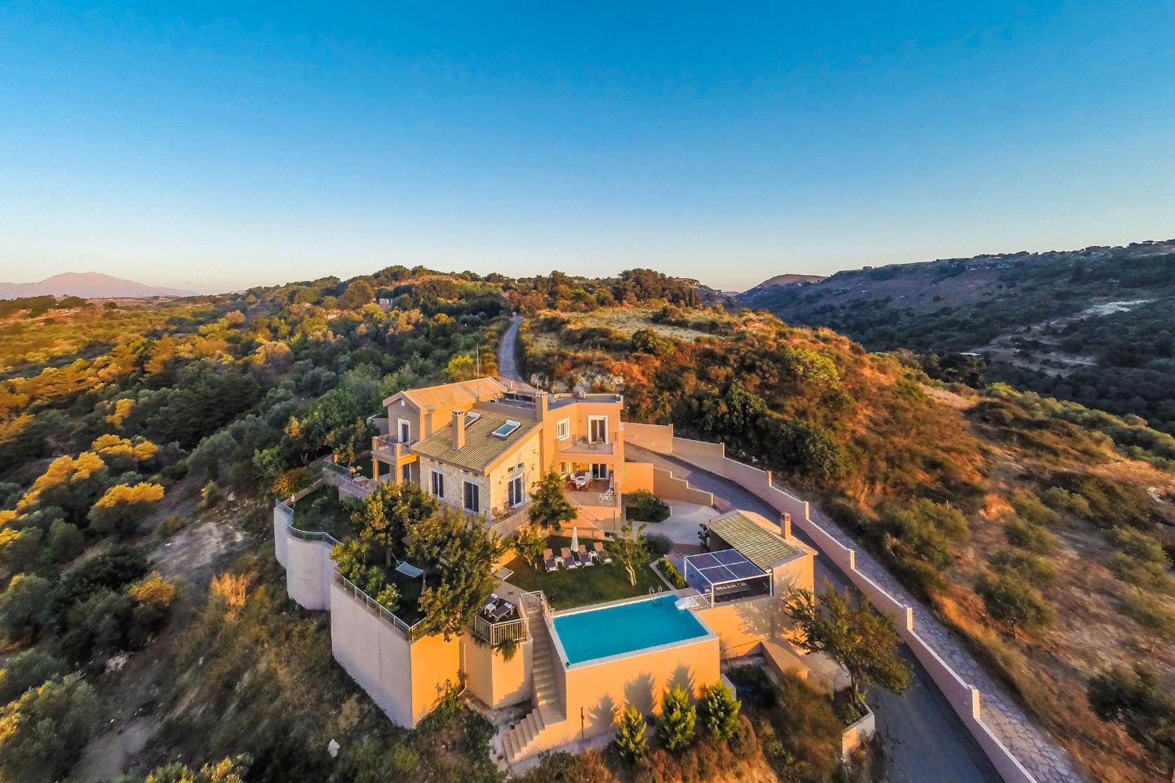 Villa photo 3