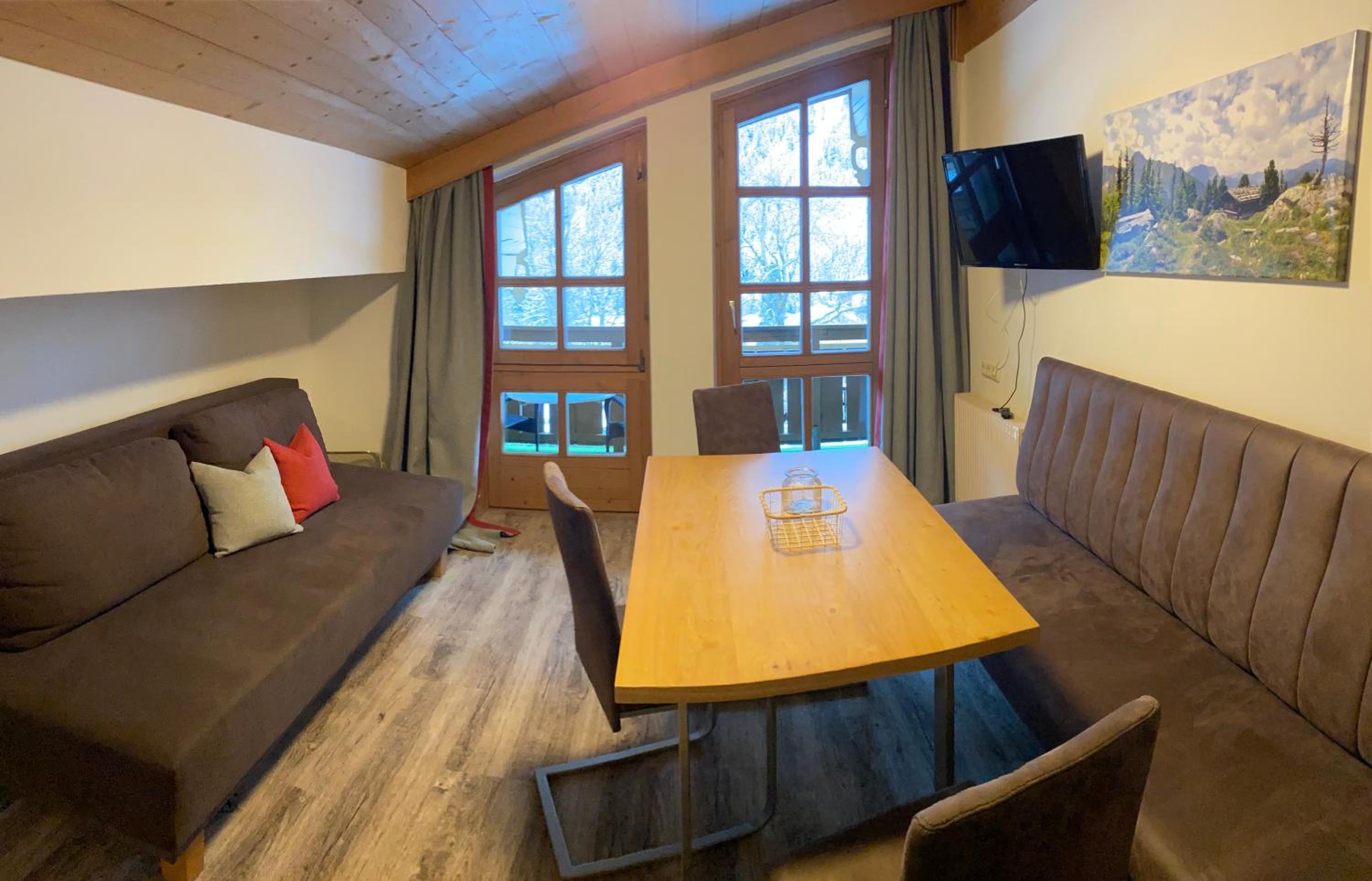 Apartment with Mountain View photo 1