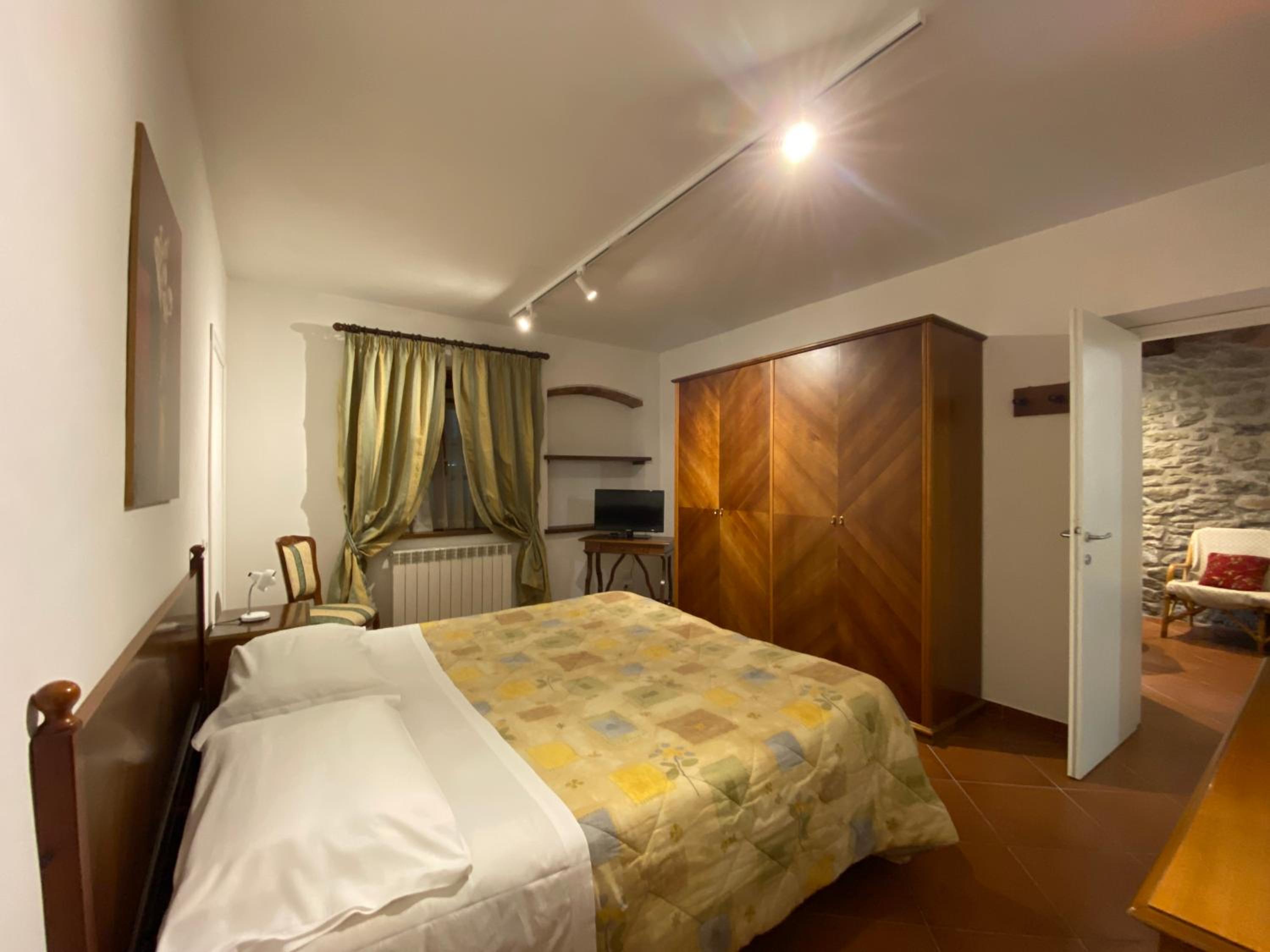 One-Bedroom Apartment photo 1