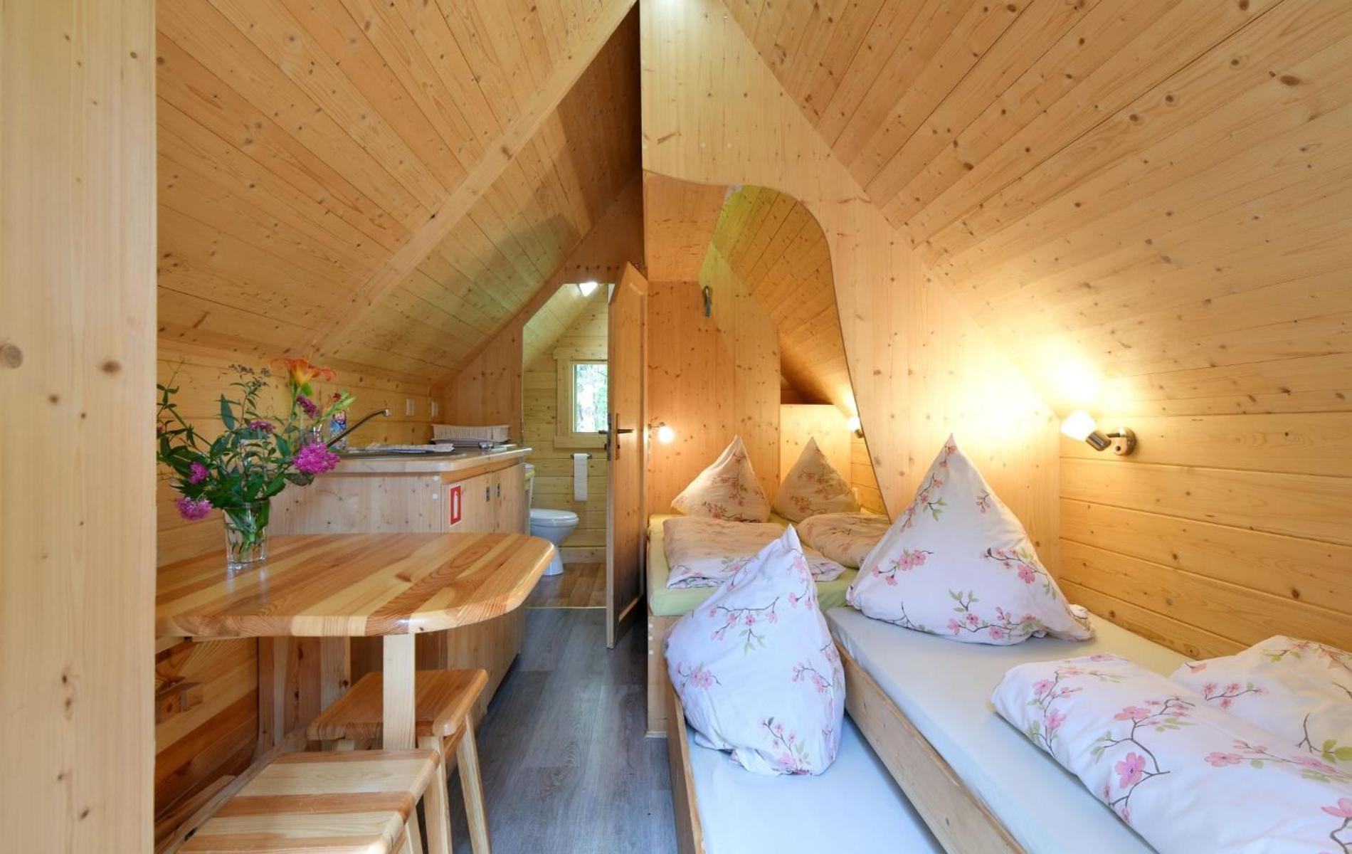 Quadruple Room with Private Bathroom photo 1