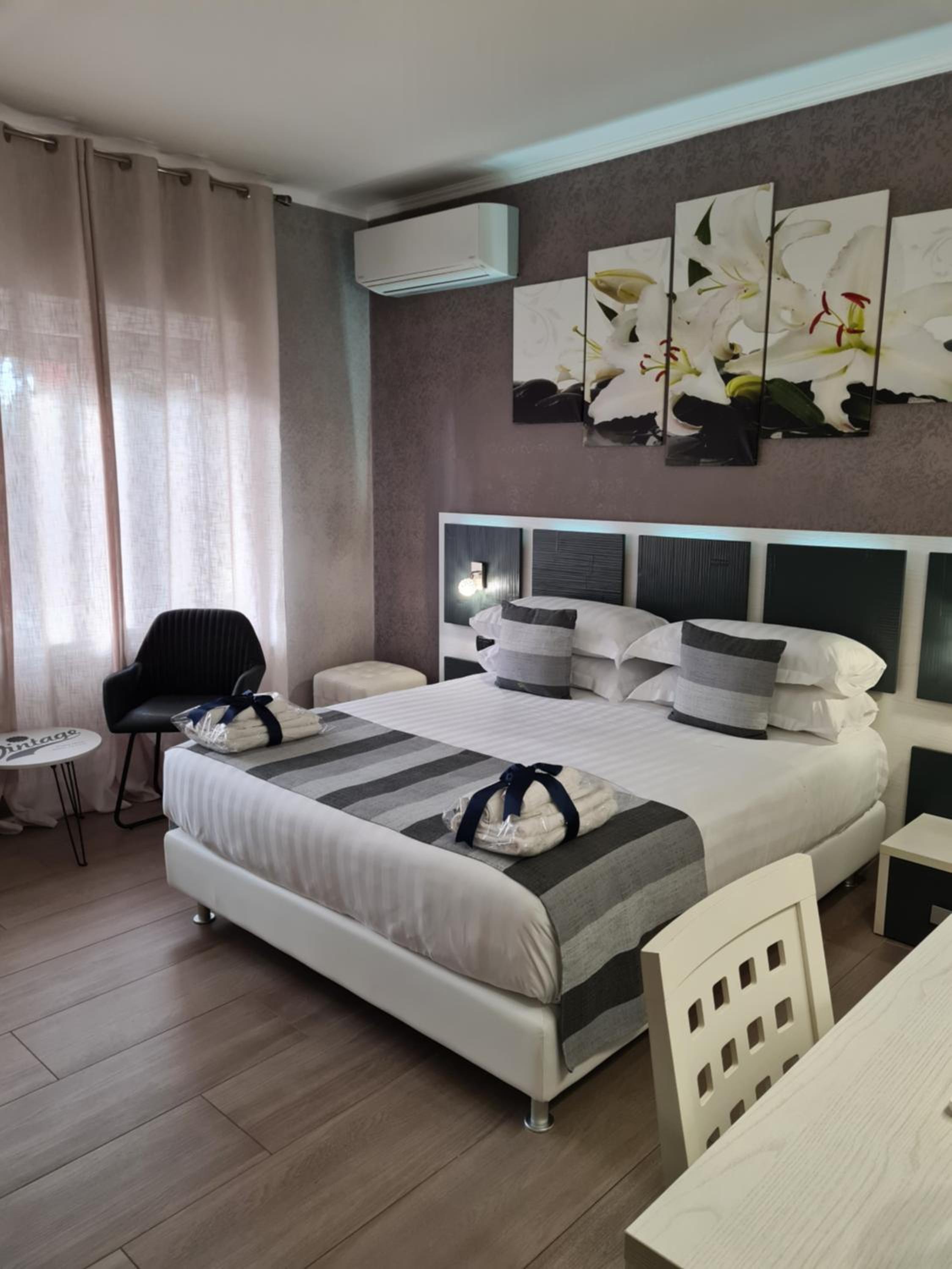Large Double Room photo 3