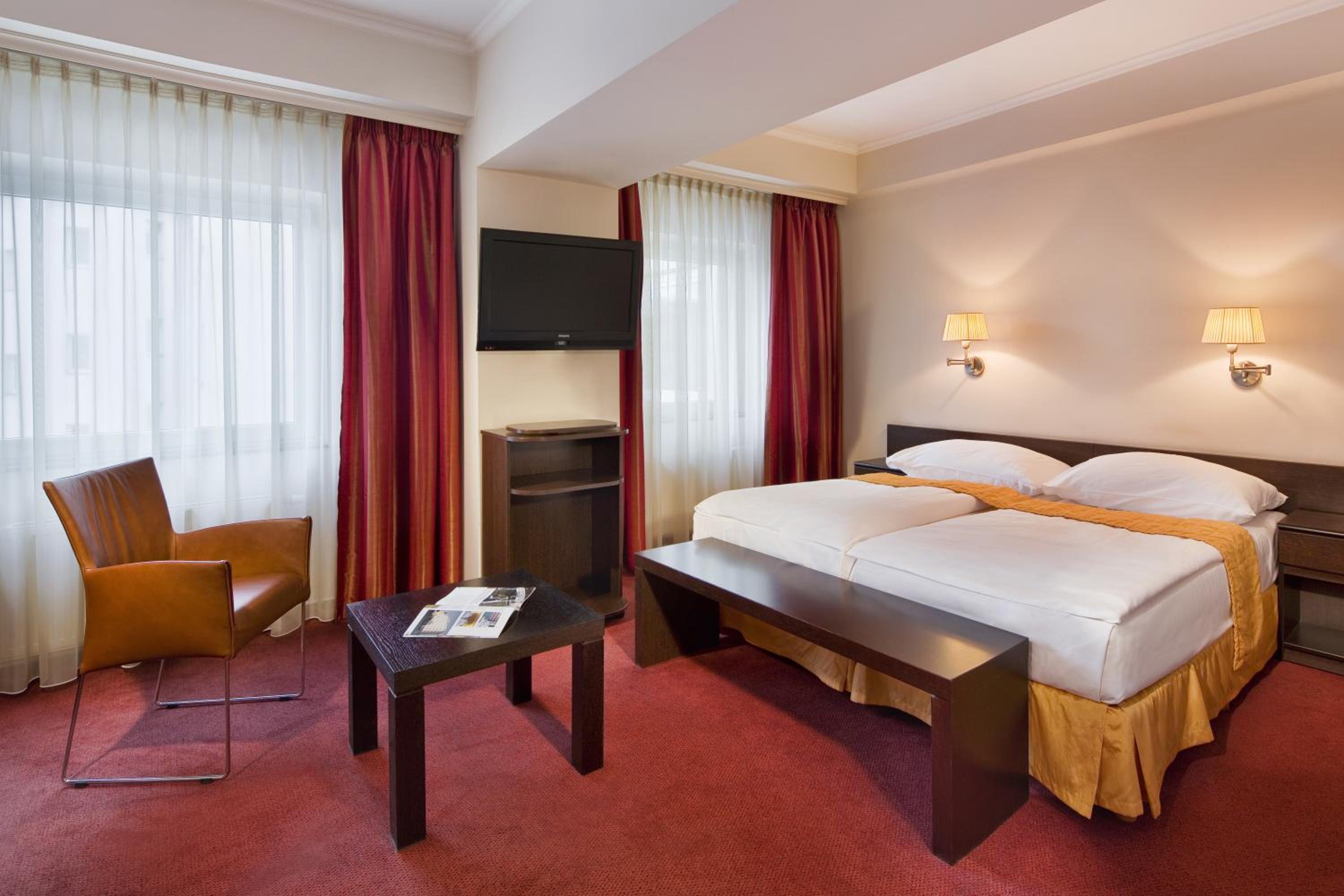 Business Double Room - Photo 1