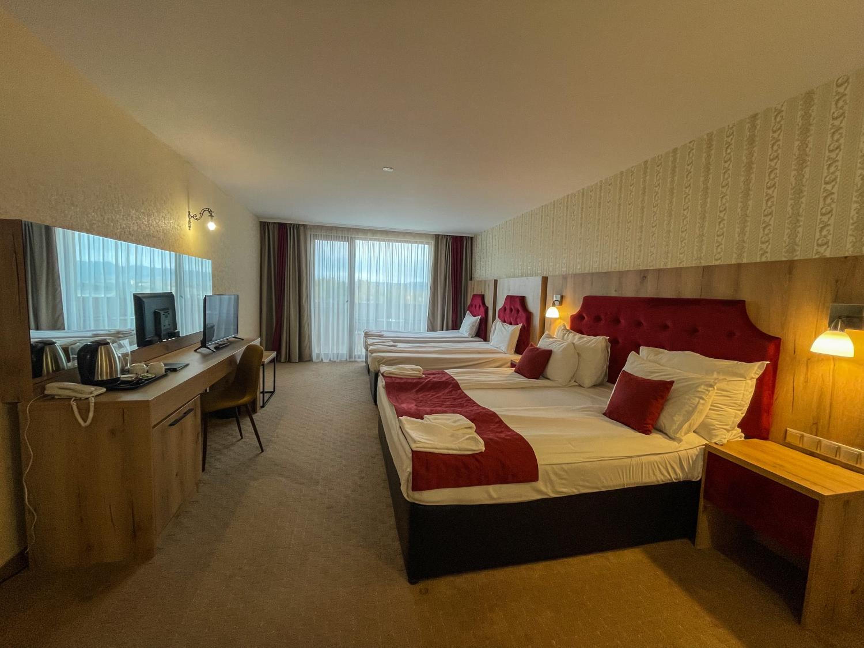 Deluxe Double Room Plus (2 Adults + 2 Child) - Photo 5