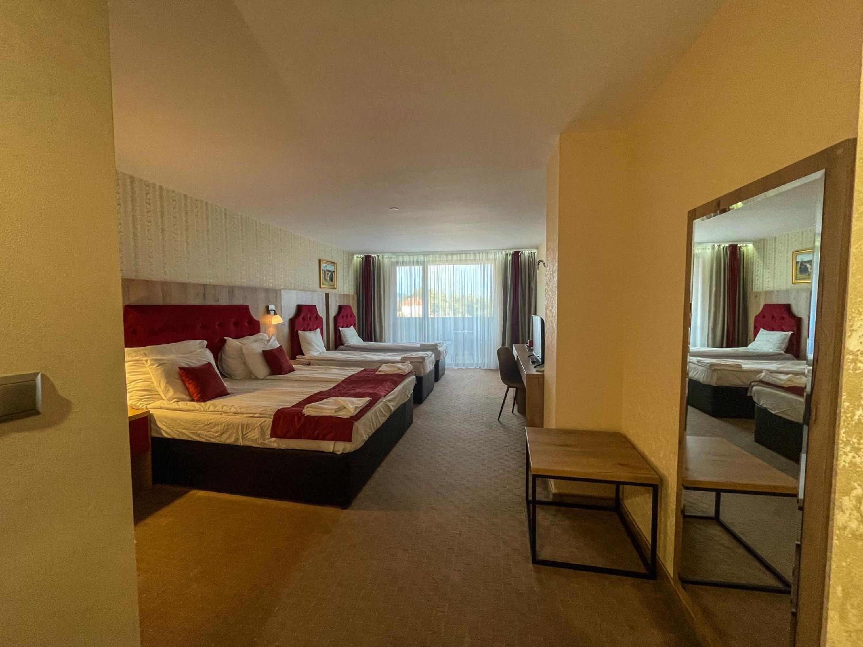 Deluxe Double Room Plus (2 Adults + 2 Child) - Photo 2