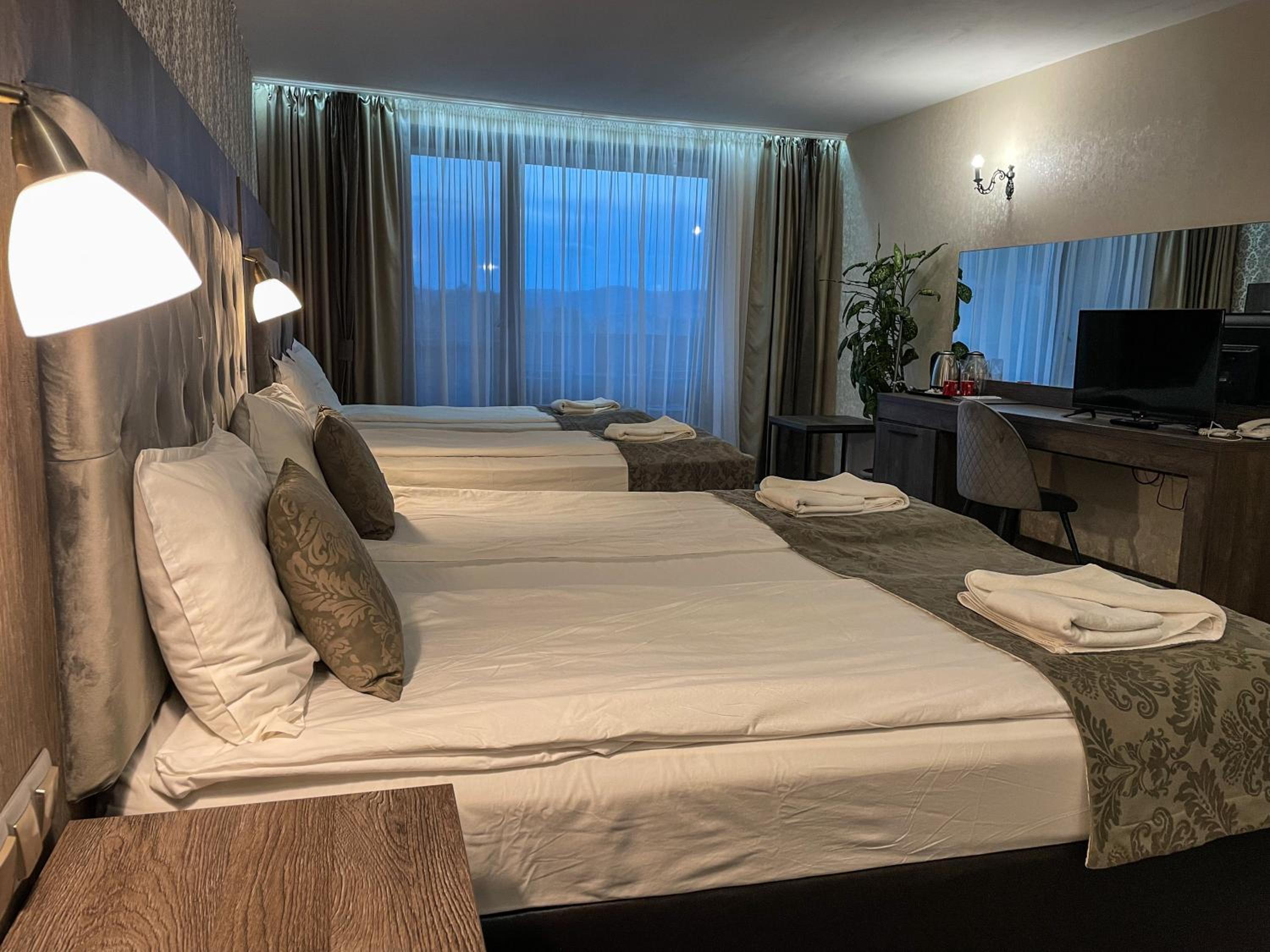 Deluxe Double Room Plus (2 Adults + 2 Child) - Photo 9