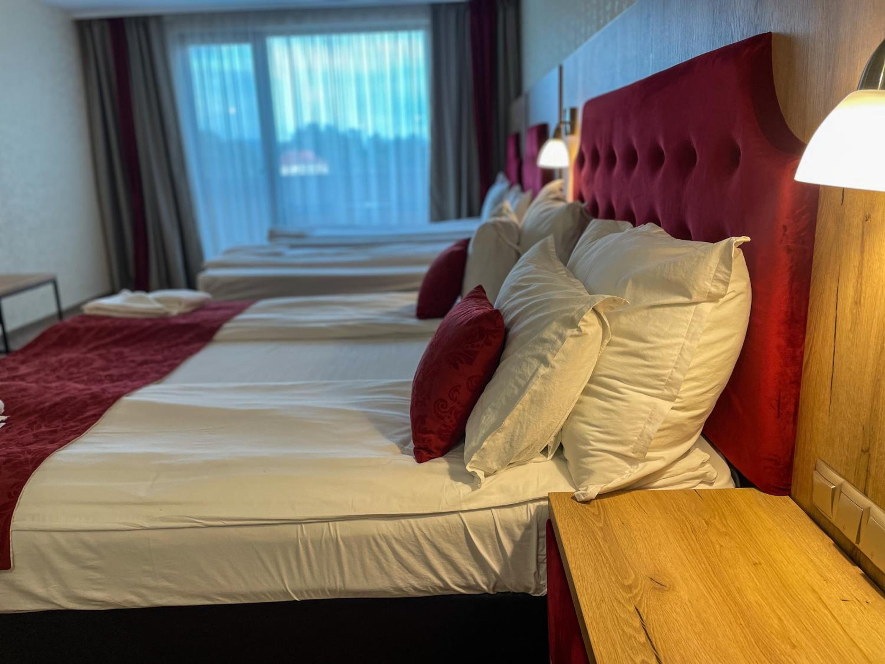 Deluxe Double Room Plus (2 Adults + 2 Child) - Photo 4