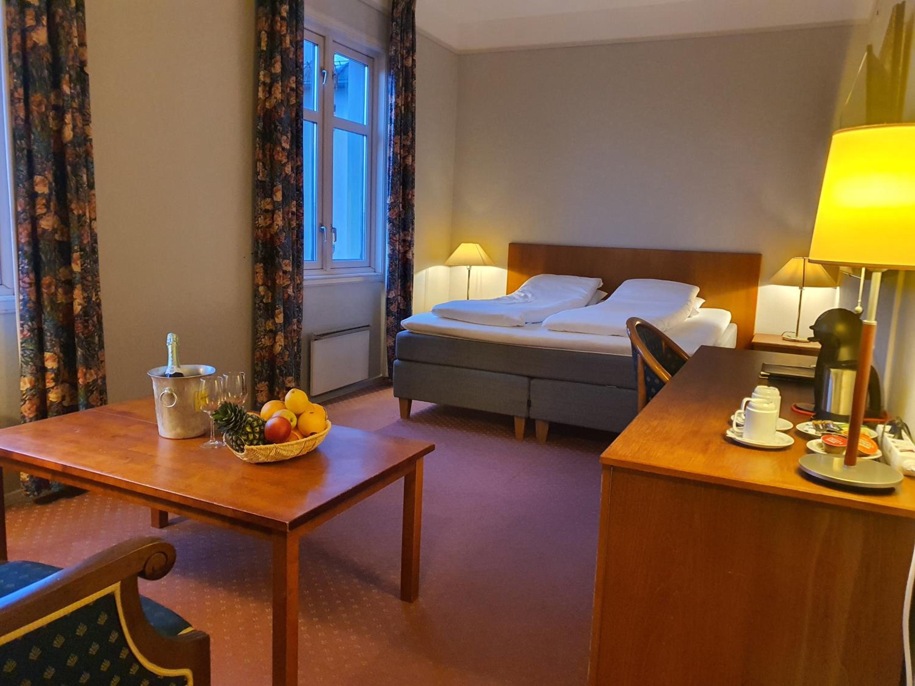 Suite - Photo 3