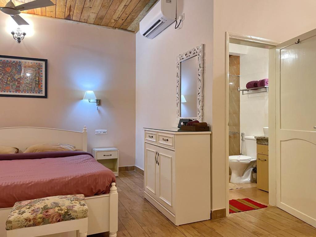 Deluxe King Room - Photo 1