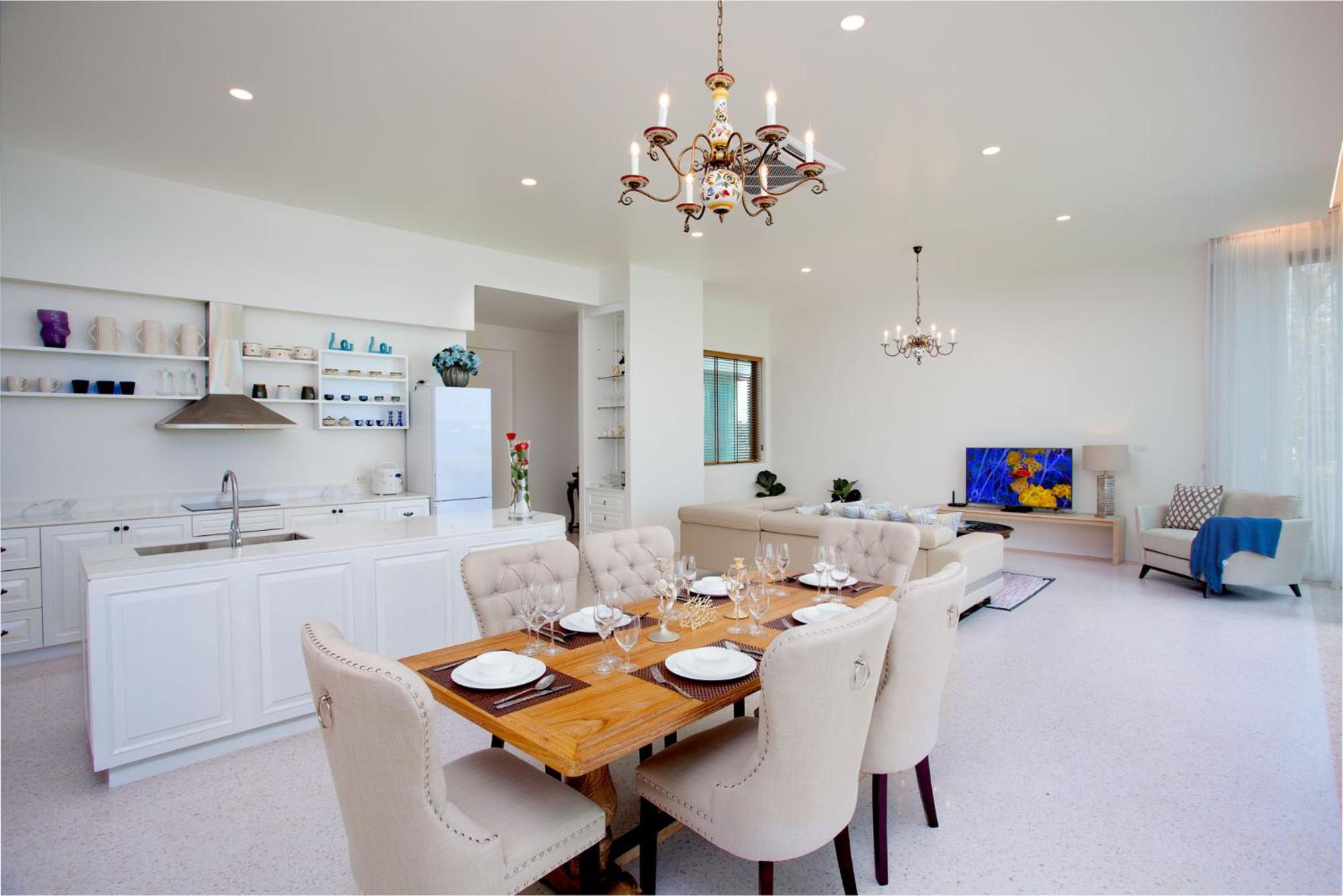 3-Bedroom Seafront Pool Suite photo 2