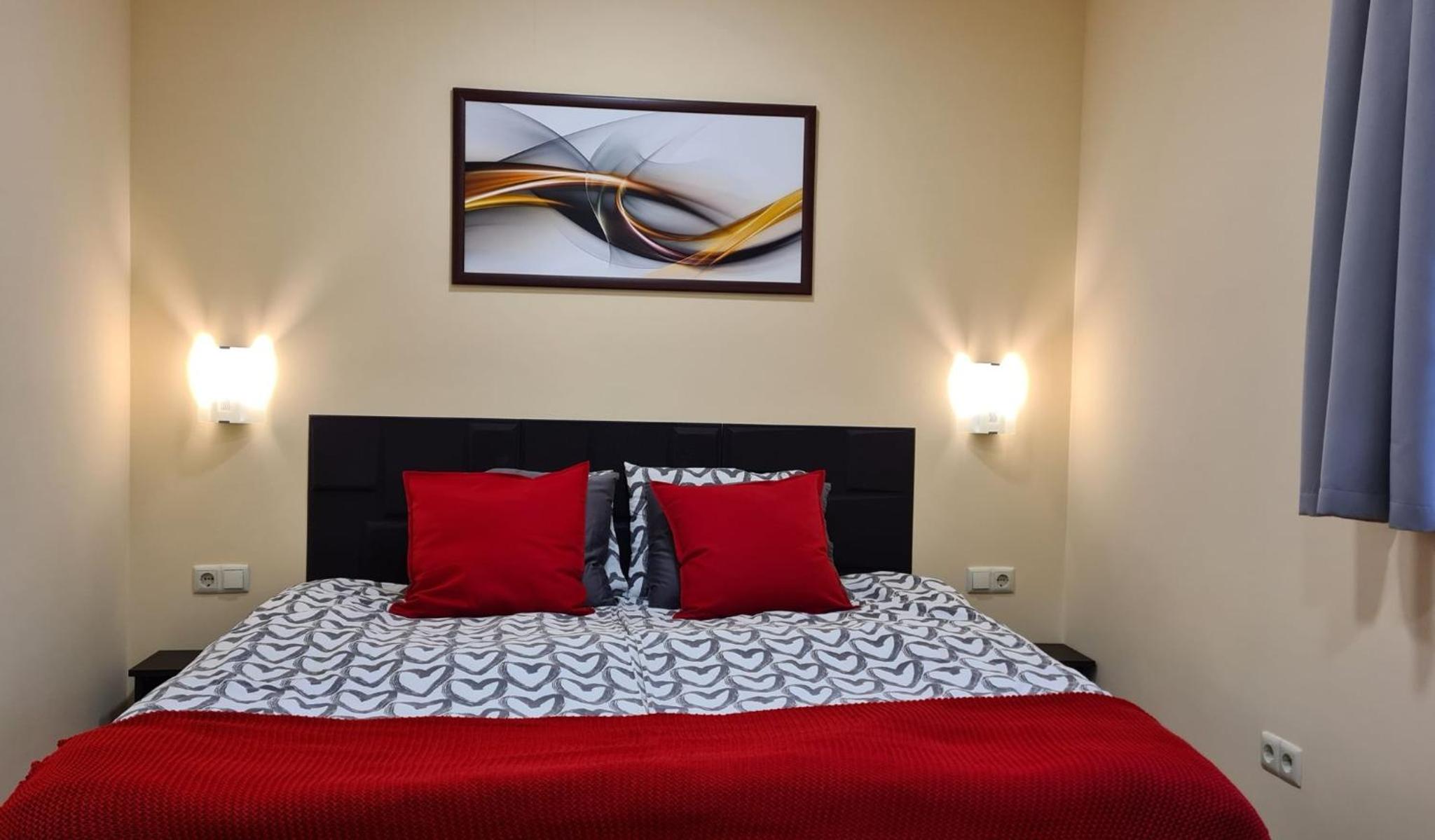 One-Bedroom Apartment photo 1