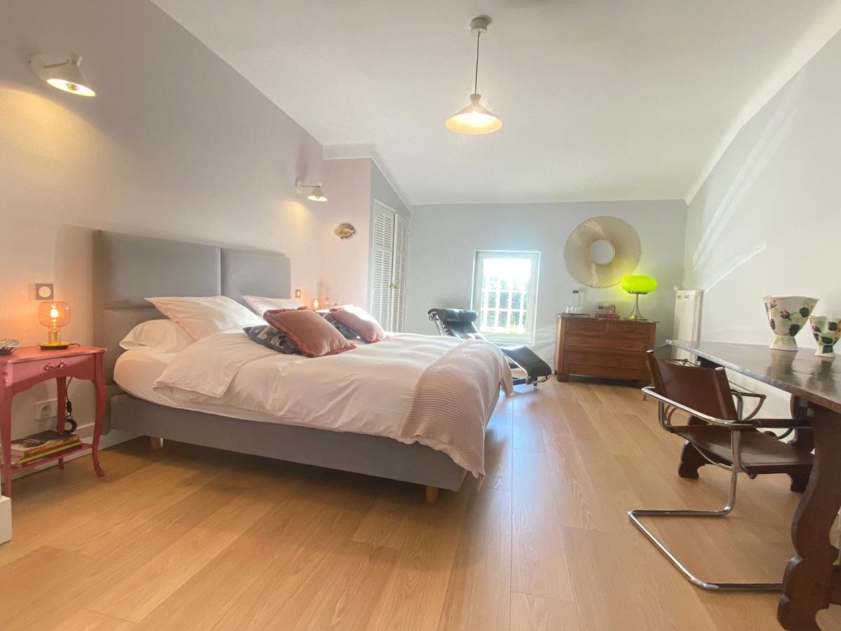 Deluxe King Room photo 2