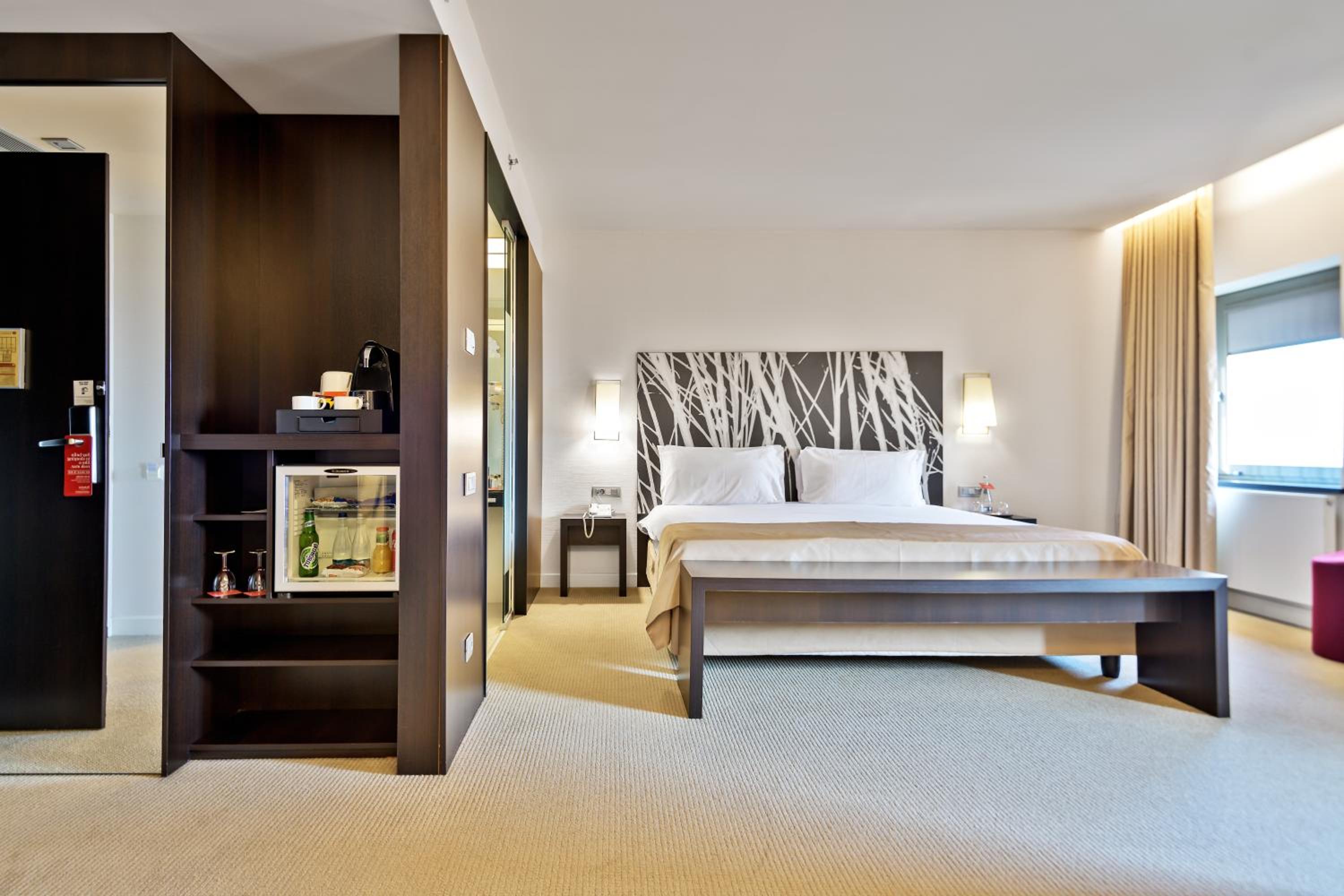 Junior King Suite - Non-Smoking - Photo 8
