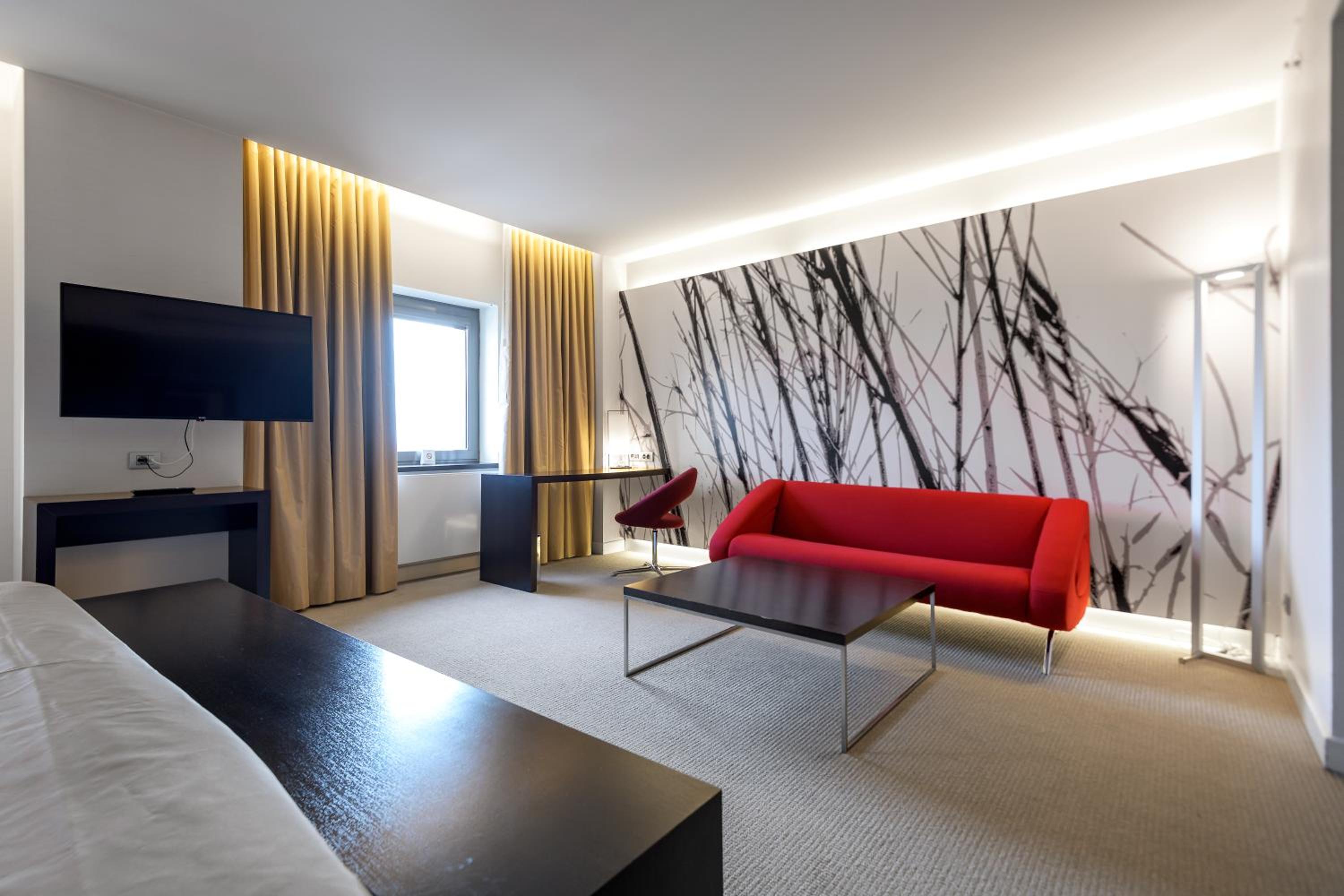 Junior King Suite - Non-Smoking - Photo 10