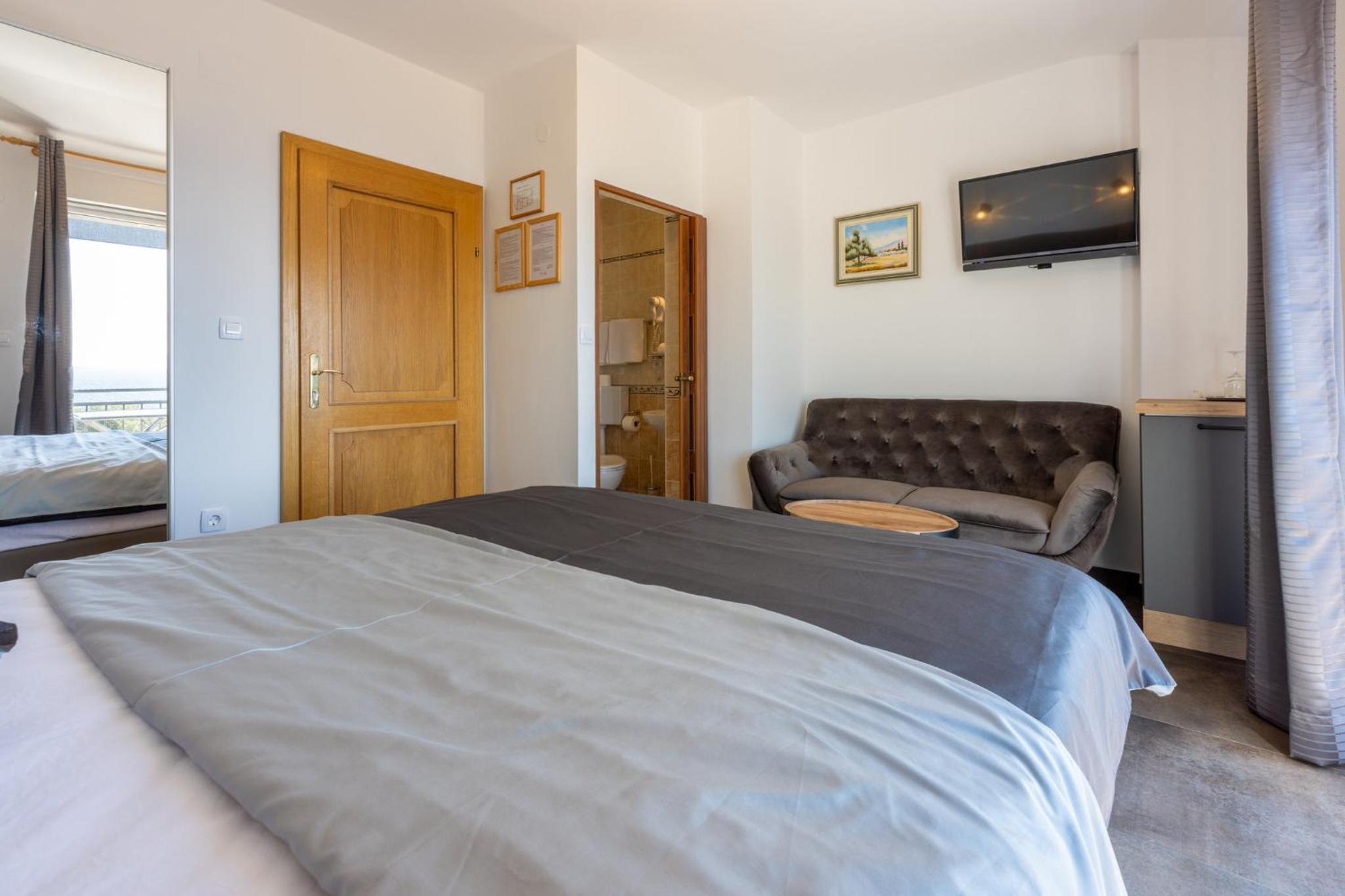 Double or Twin Room with Sea View photo 2