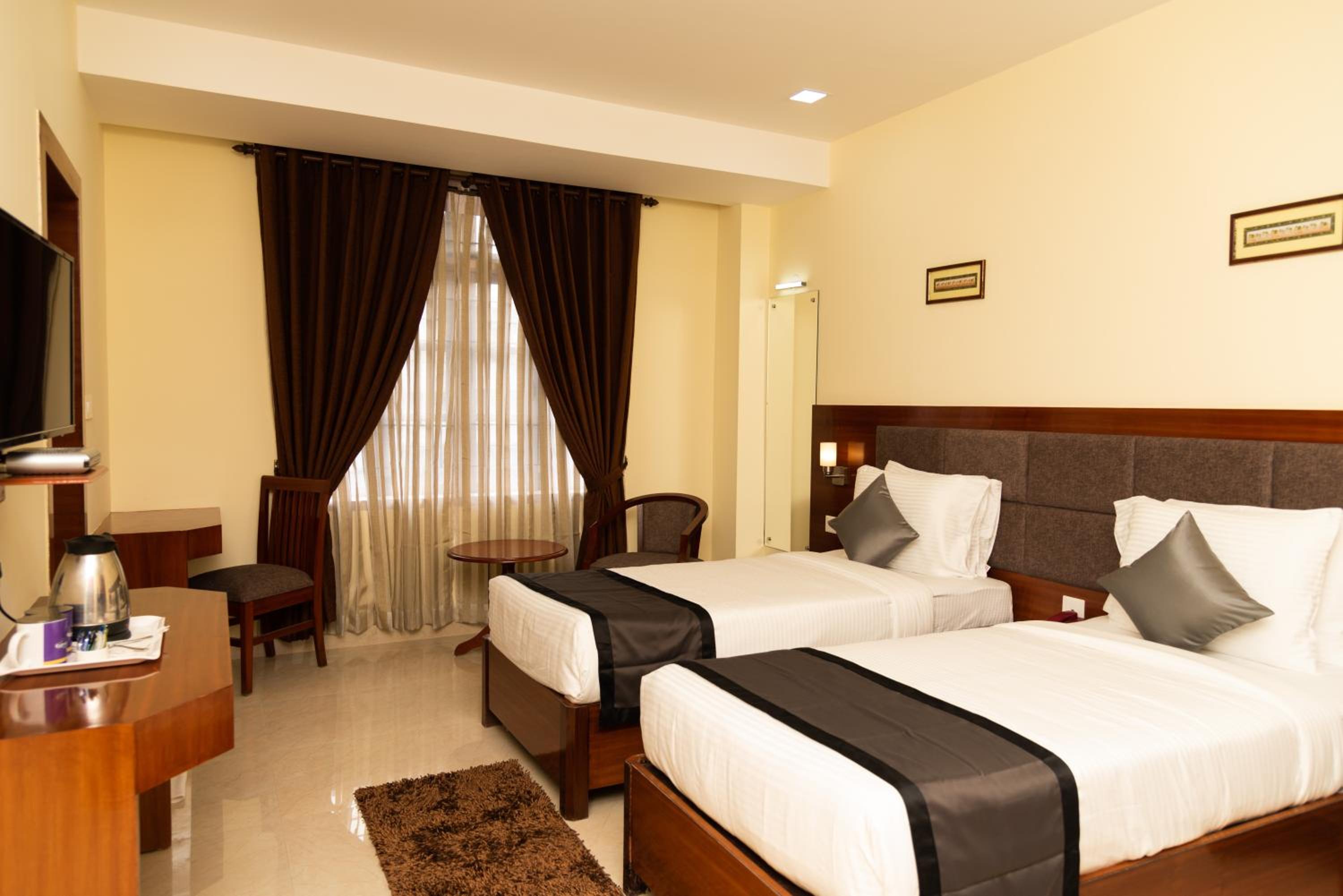 Standard Twin Room - Photo 4