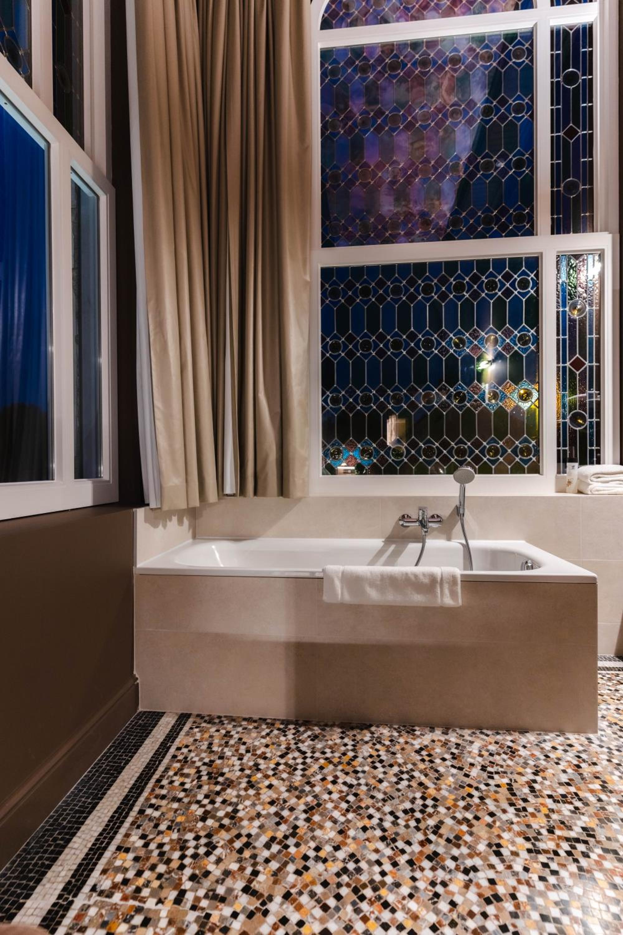 Cozy double with open bathroom - Photo 6