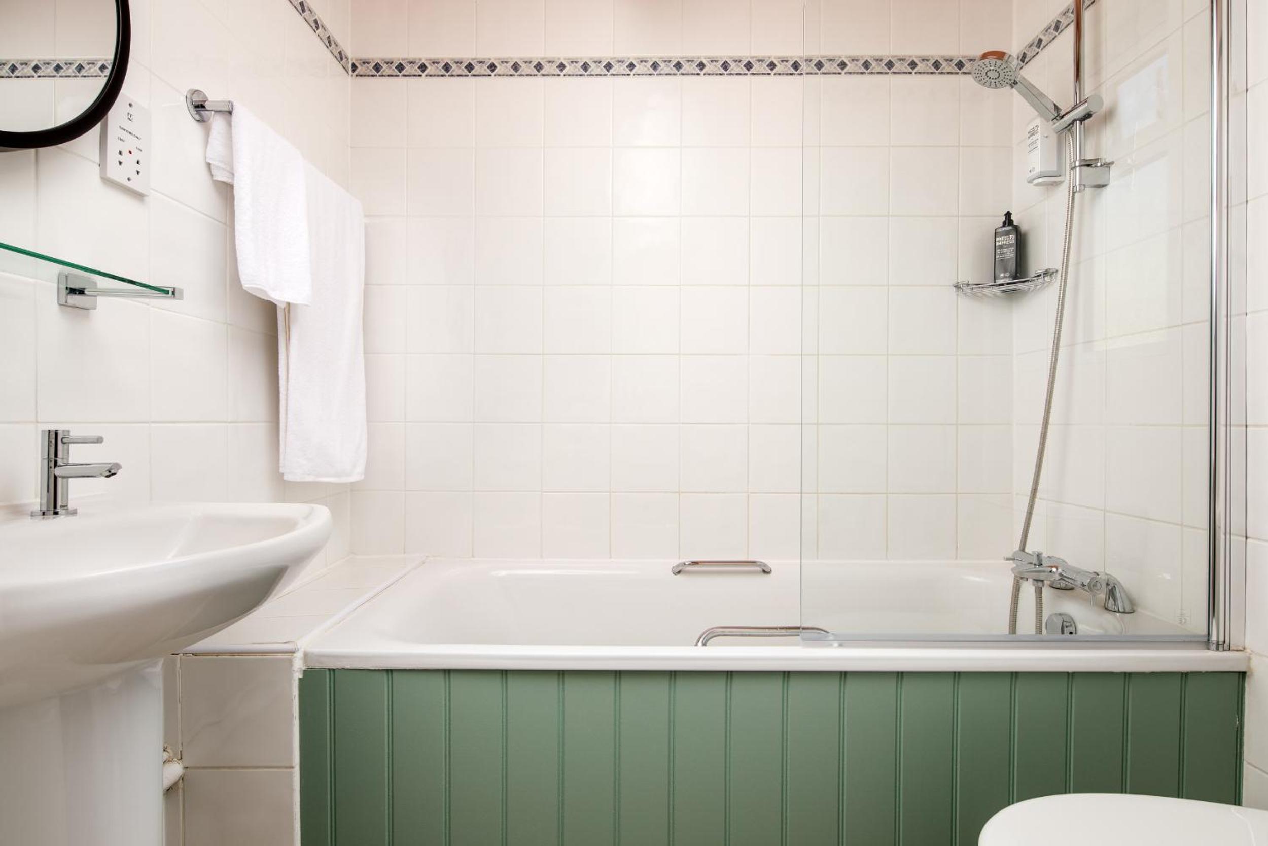 Compact Room - Photo 8