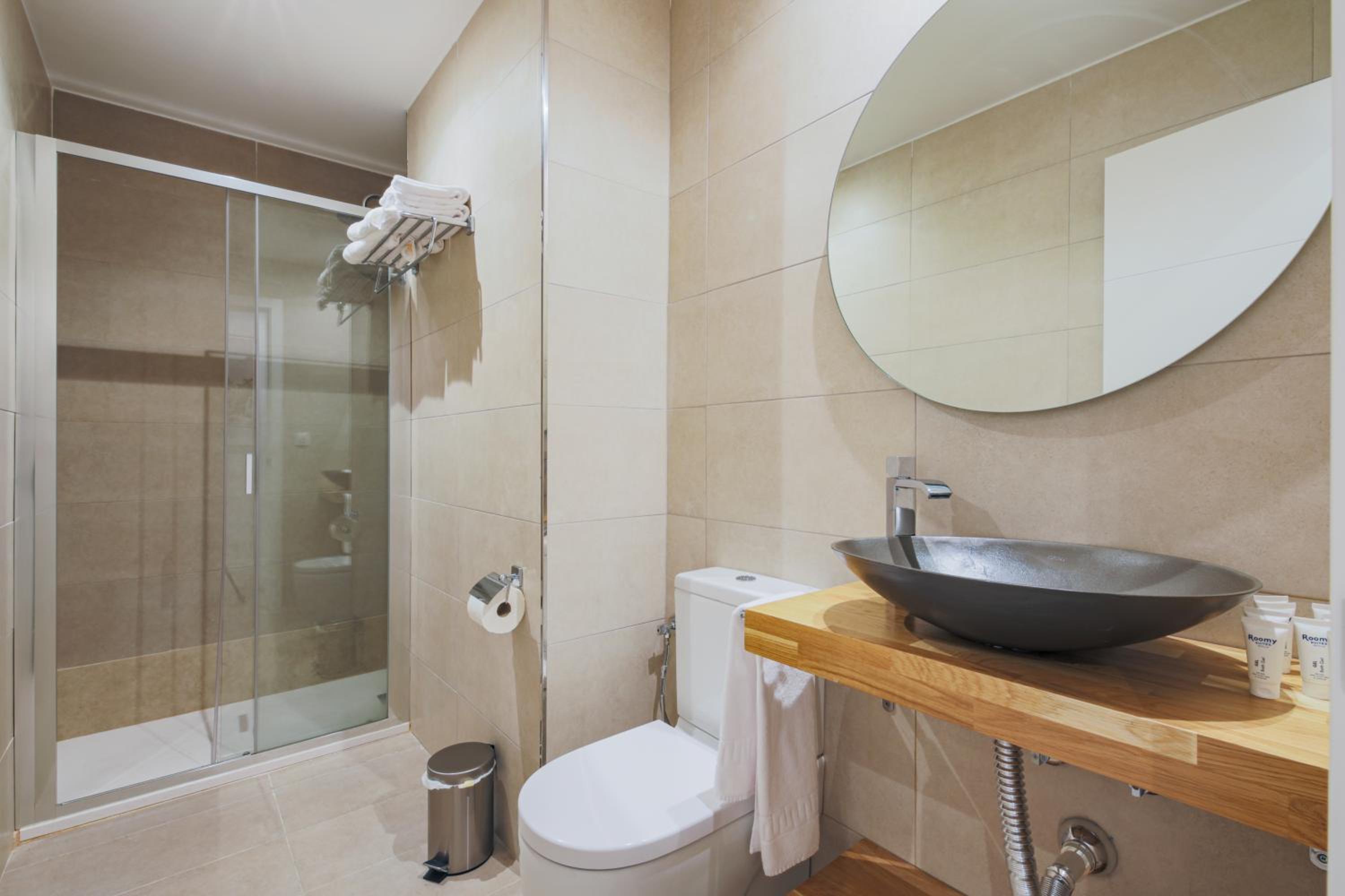One-Bedroom Suite - Photo 11