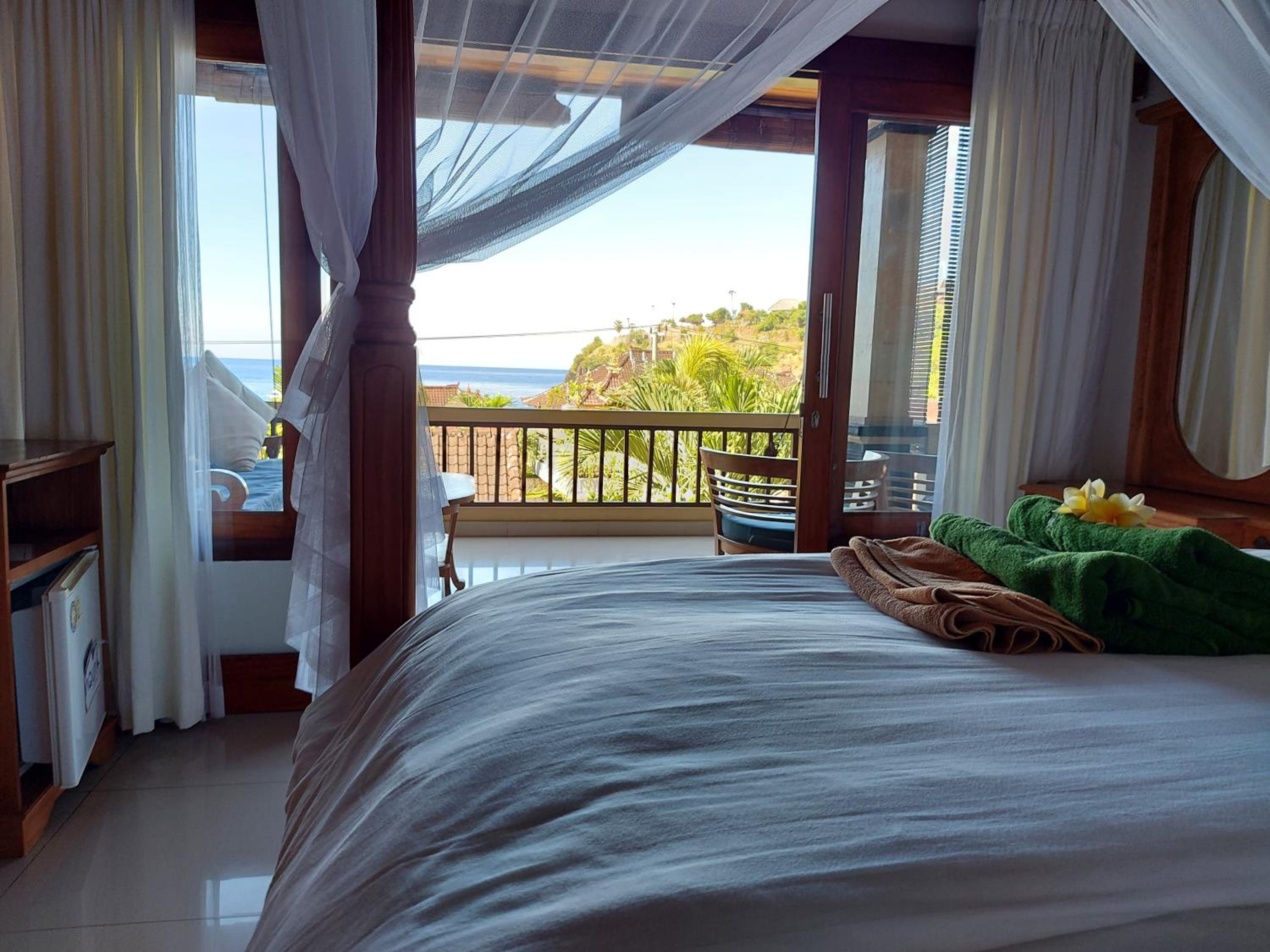 Deluxe Room with Sea View - Photo 13