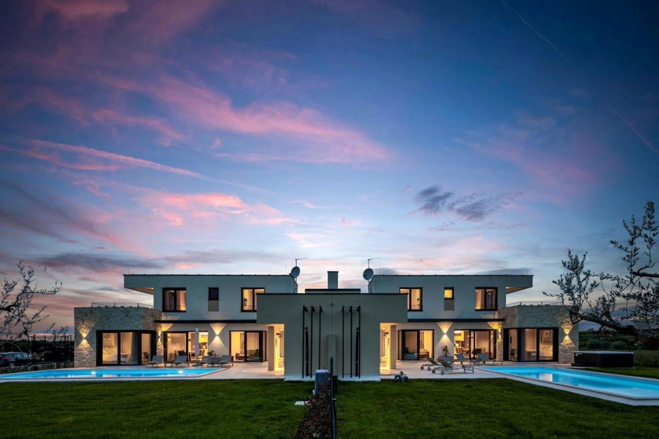 Villa photo 2