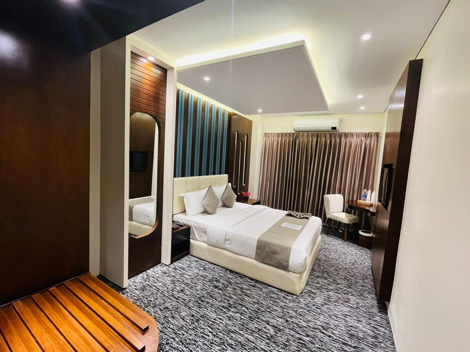 King Room with Mountain View photo 2