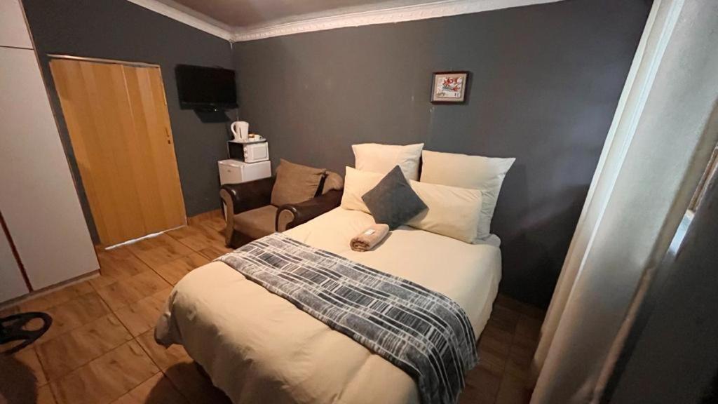 Double Room with Private Bathroom photo 1