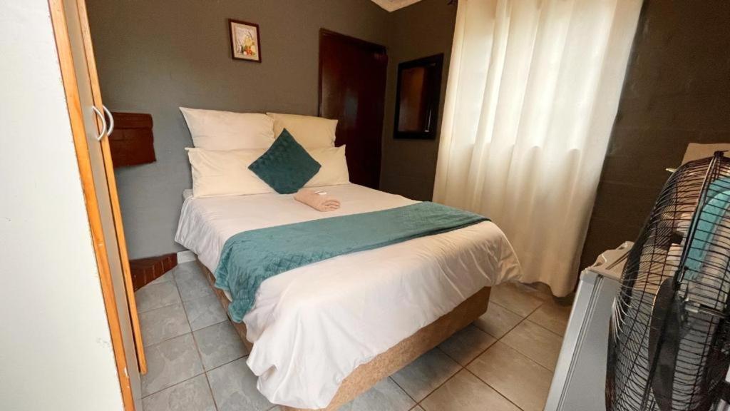 Double Room with Private Bathroom photo 2