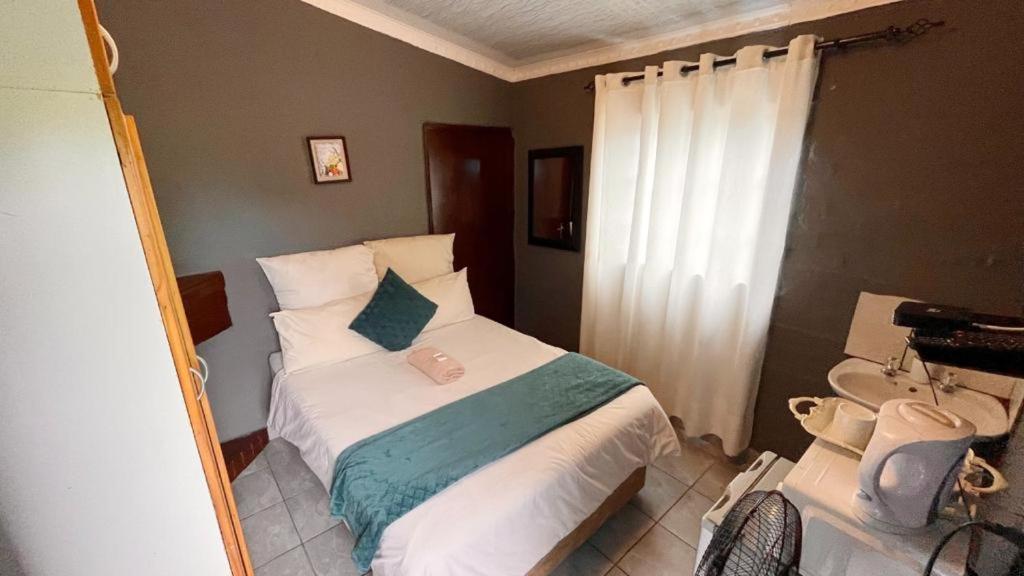 Double Room with Private Bathroom photo 3