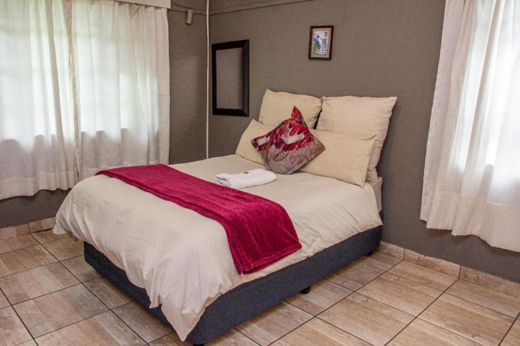 Double Room with Shared Bathroom photo 1