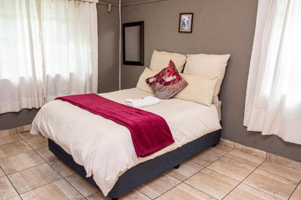 Double Room with Shared Bathroom photo 3