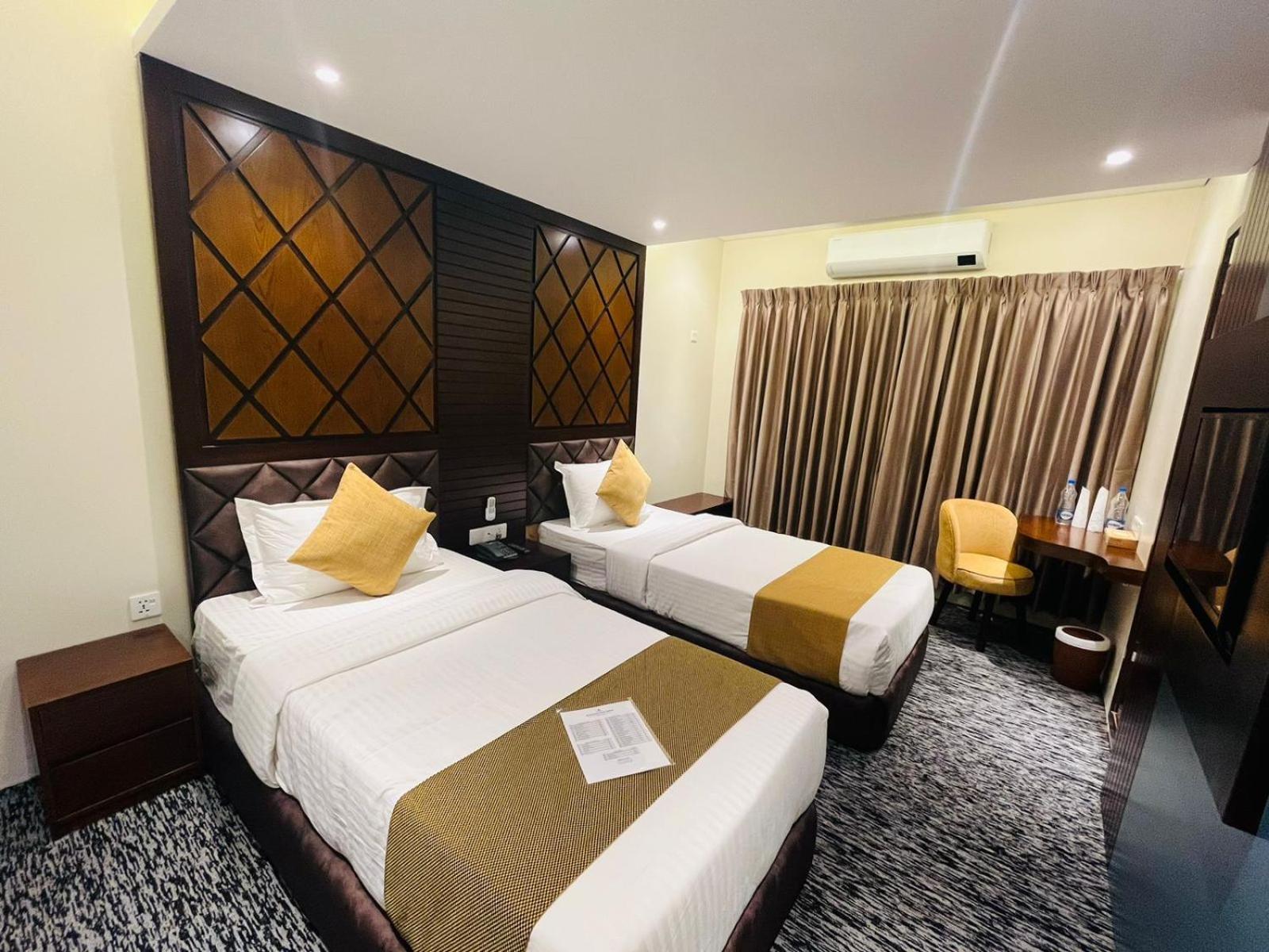 Twin Room with Mountain View photo 2